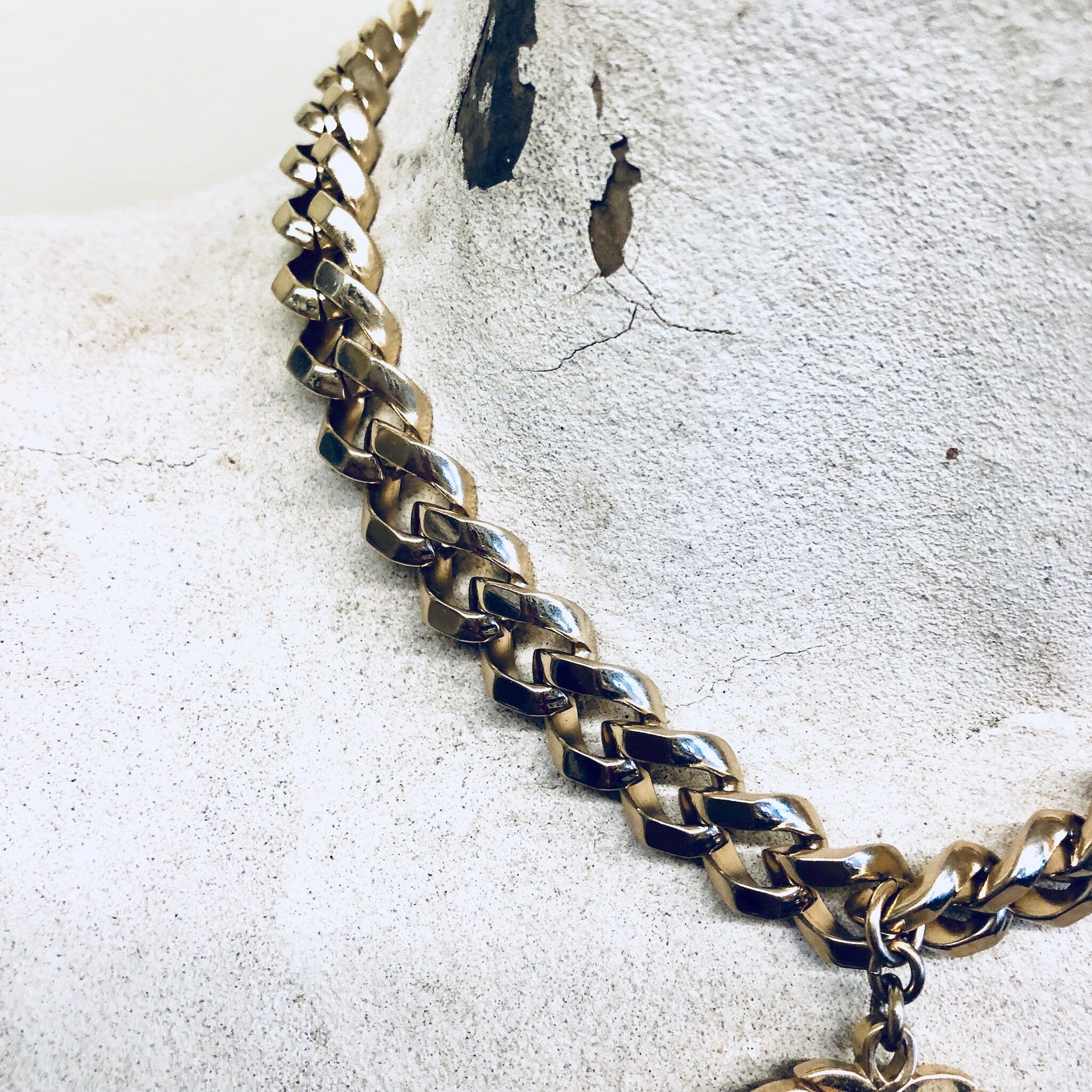 Vintage Necklace, Thick Chain, Monet Jewelry, Vintage Jewelry, Pendant Necklace, Statement Jewelry, Gold Toned Necklace, Pendant, Monet
