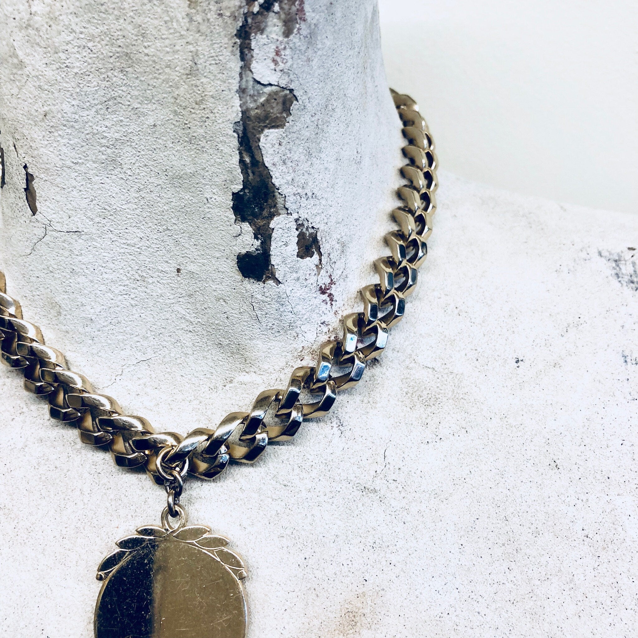 Vintage Necklace, Thick Chain, Monet Jewelry, Vintage Jewelry, Pendant Necklace, Statement Jewelry, Gold Toned Necklace, Pendant, Monet