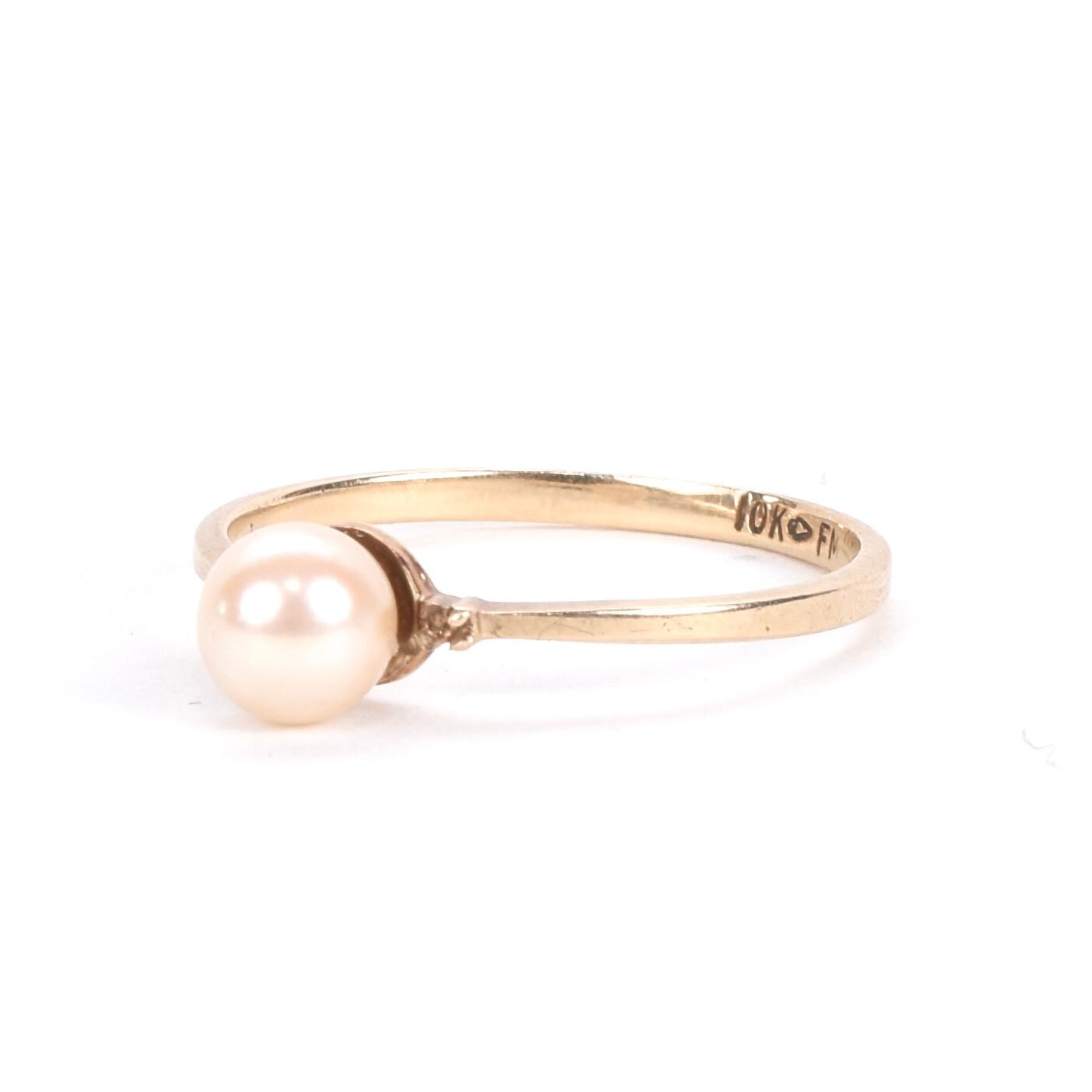 10K Gold Pearl Solitaire Ring