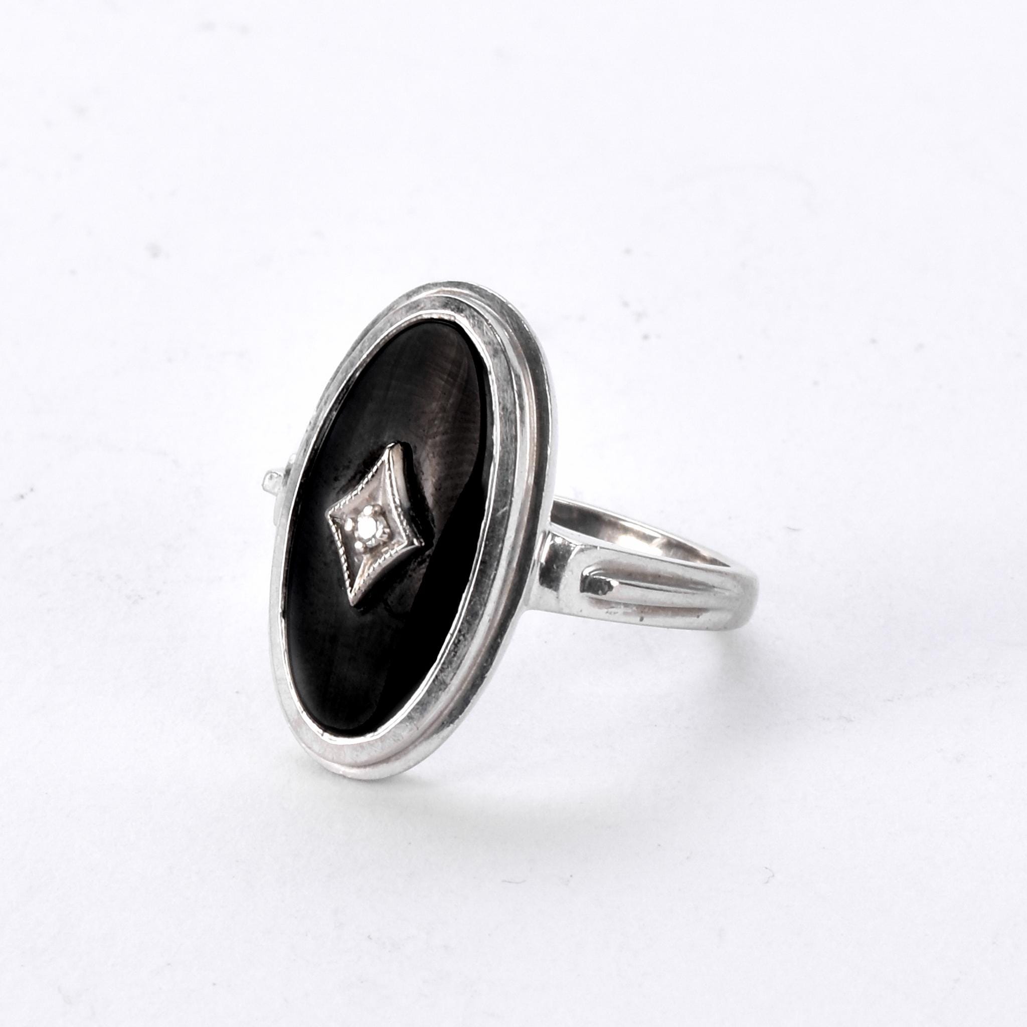 Art Deco 14K White Gold and Onyx Ring with Diamond