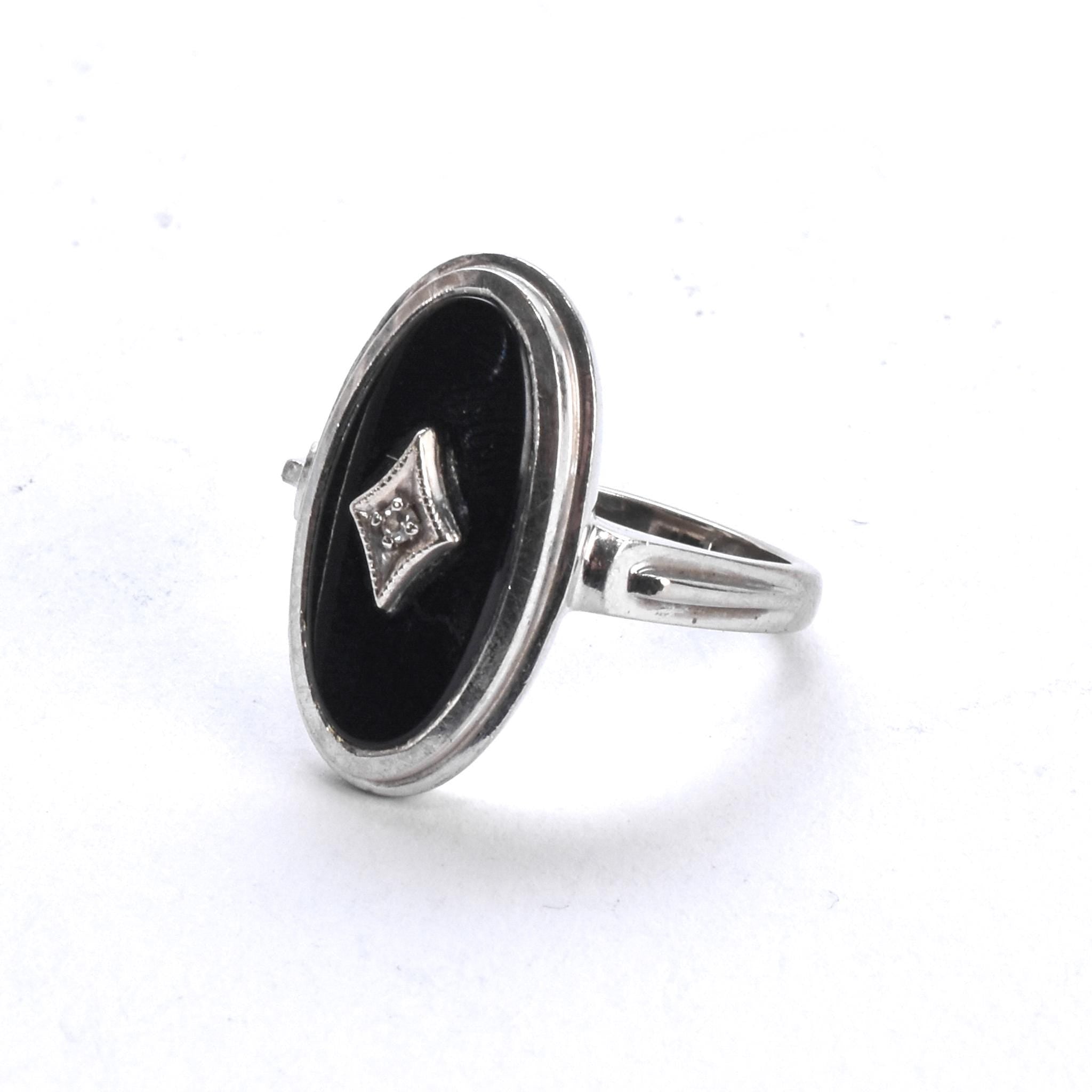 Art Deco 14K White Gold and Onyx Ring with Diamond