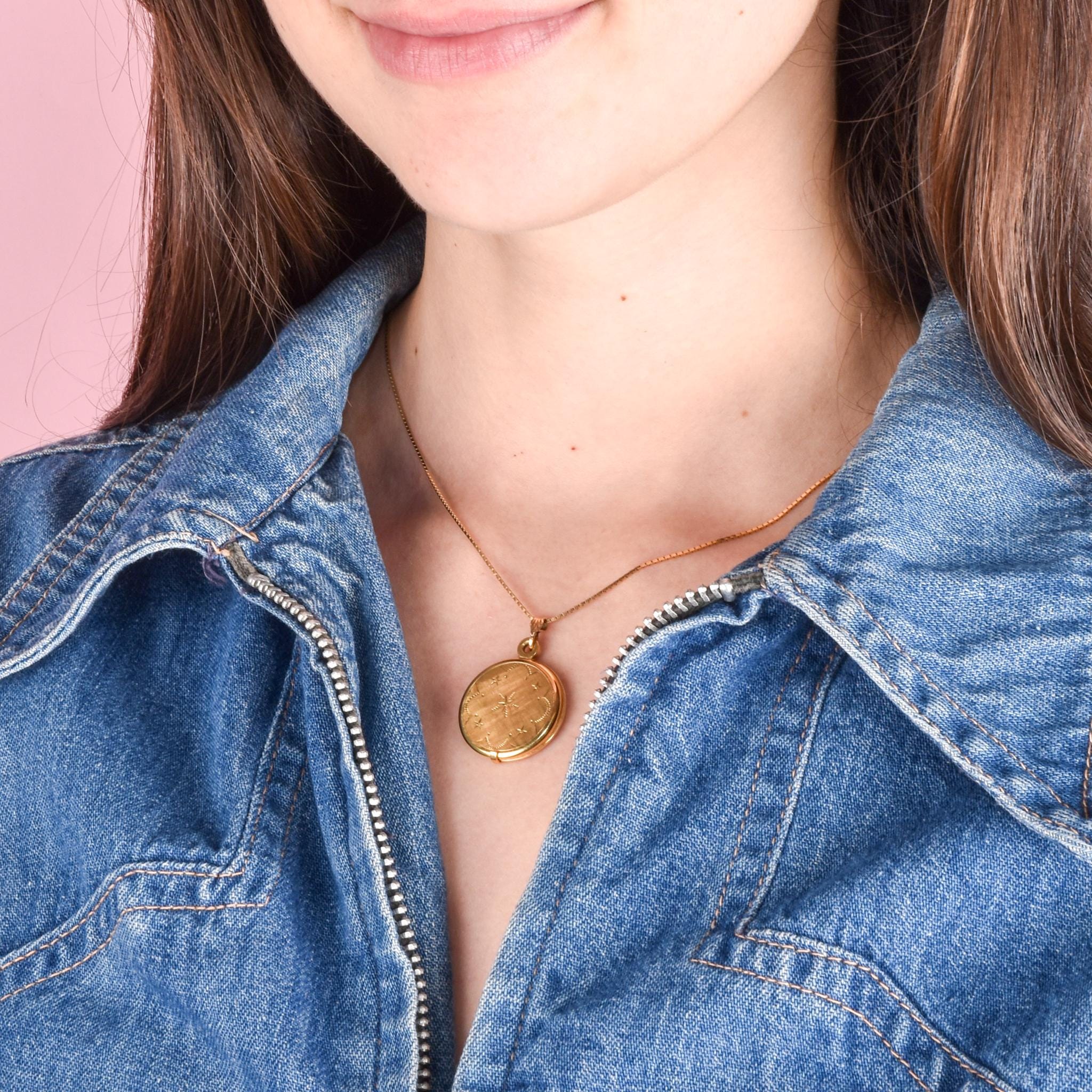 Vintage 14K Gold Star Etched Slide Locket