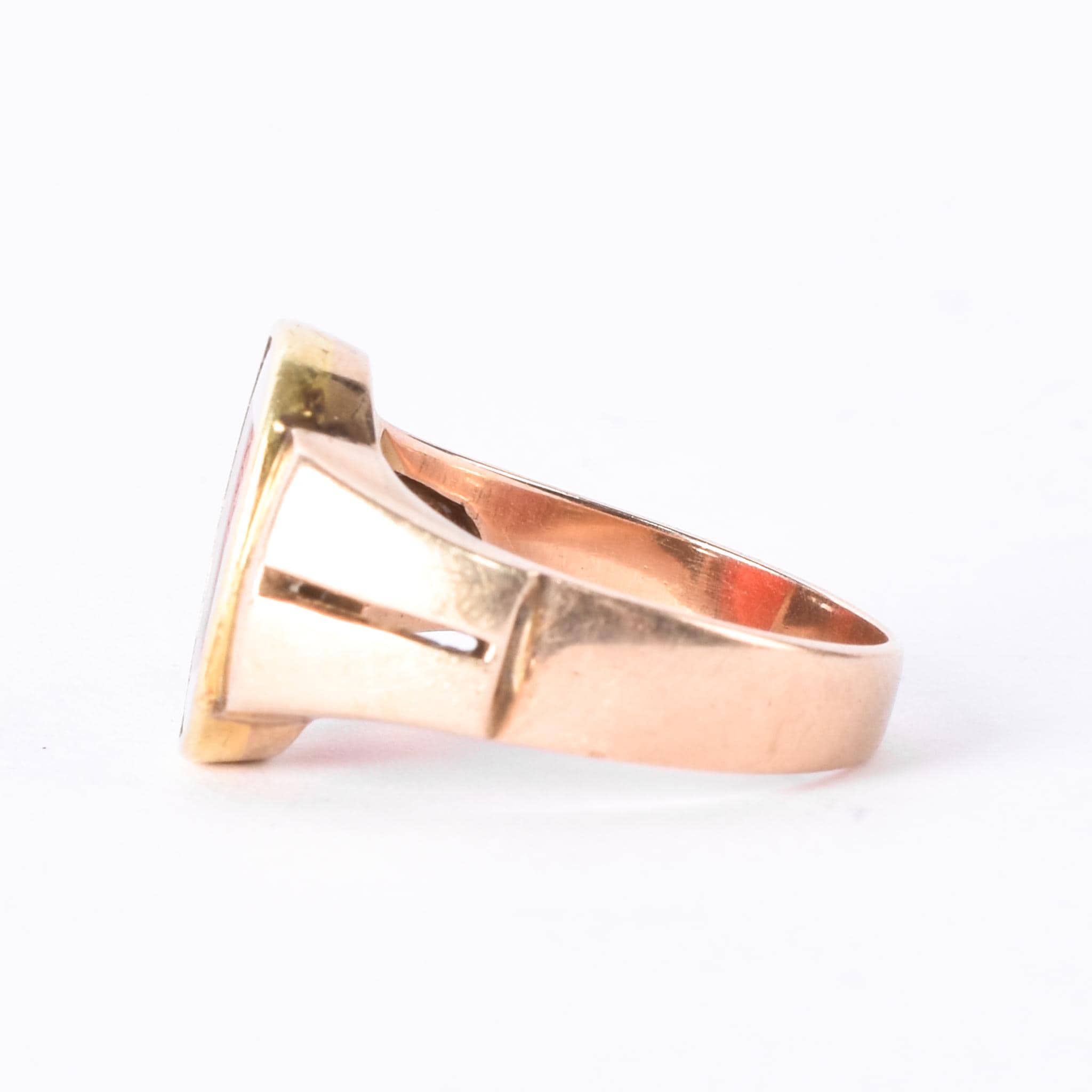 14K Gold Intaglio Red Sardonyx English Family Crest Ring