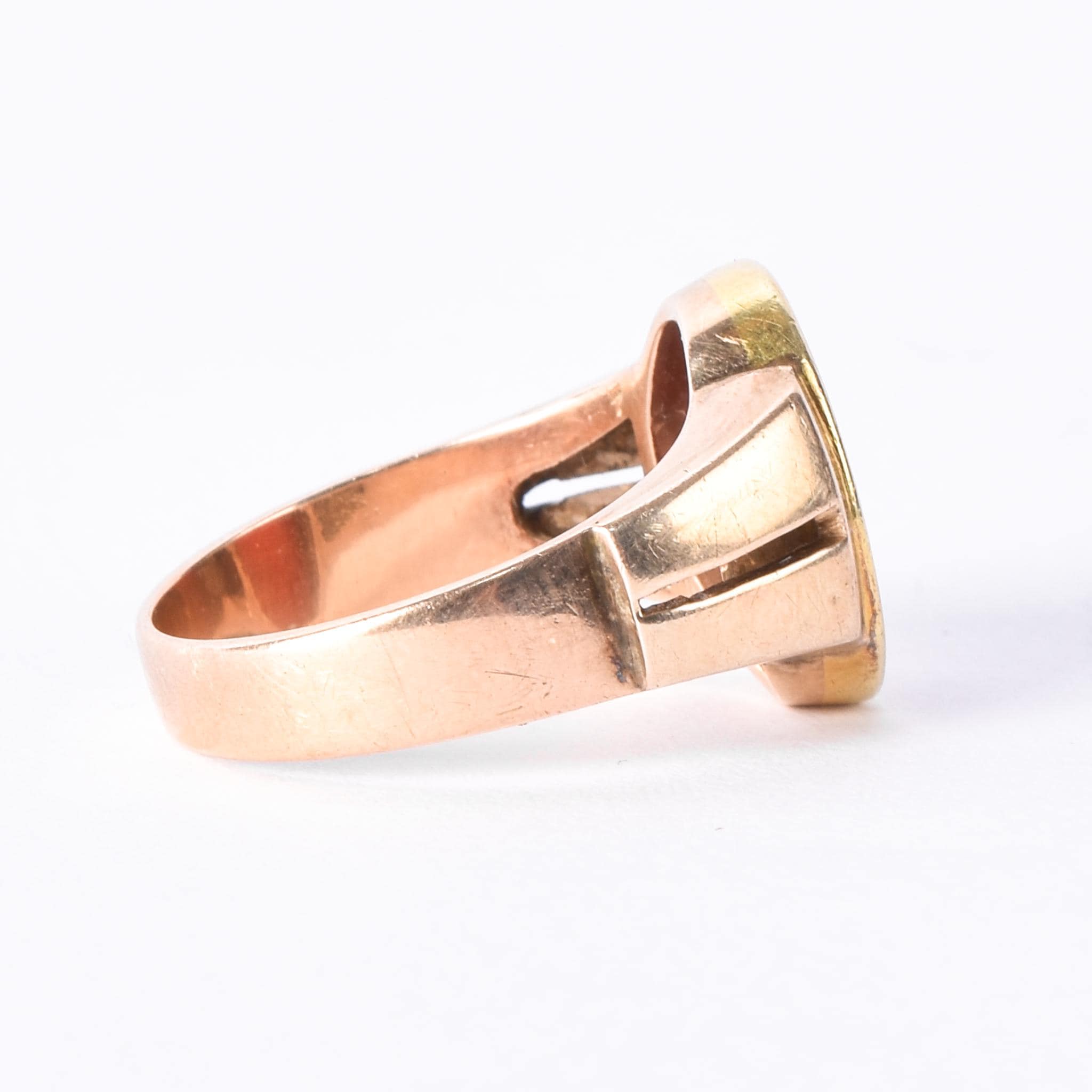 14K Gold Intaglio Red Sardonyx English Family Crest Ring