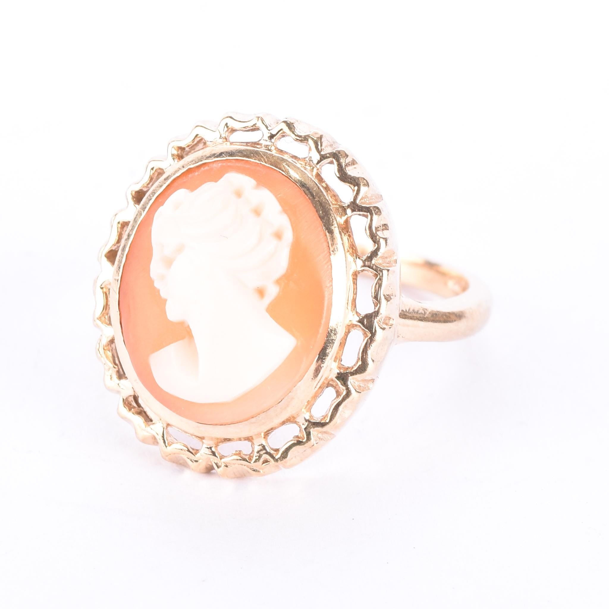 10K Gold Shell Carved Cameo Ring