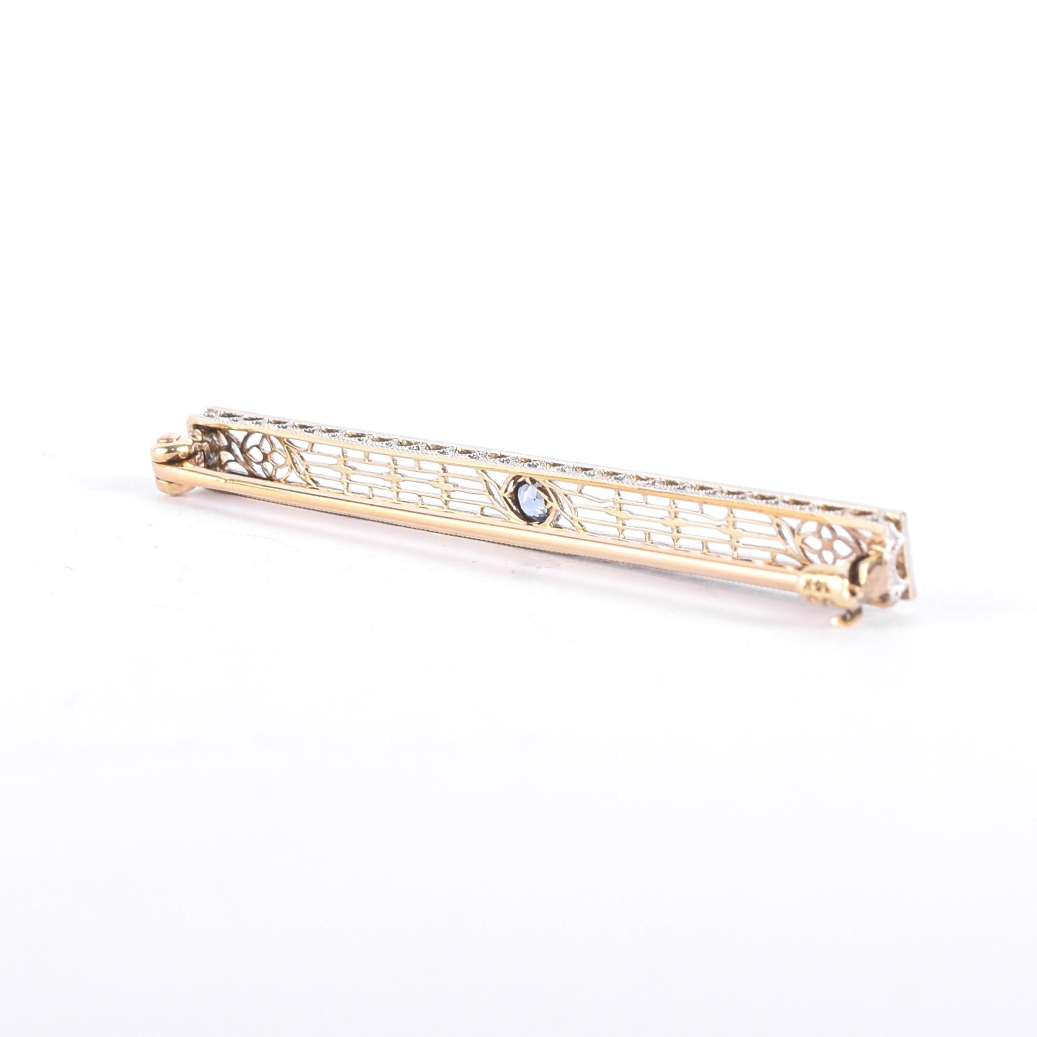 14K White Gold & Blue Spinel Art Deco Filigree Bar Pin