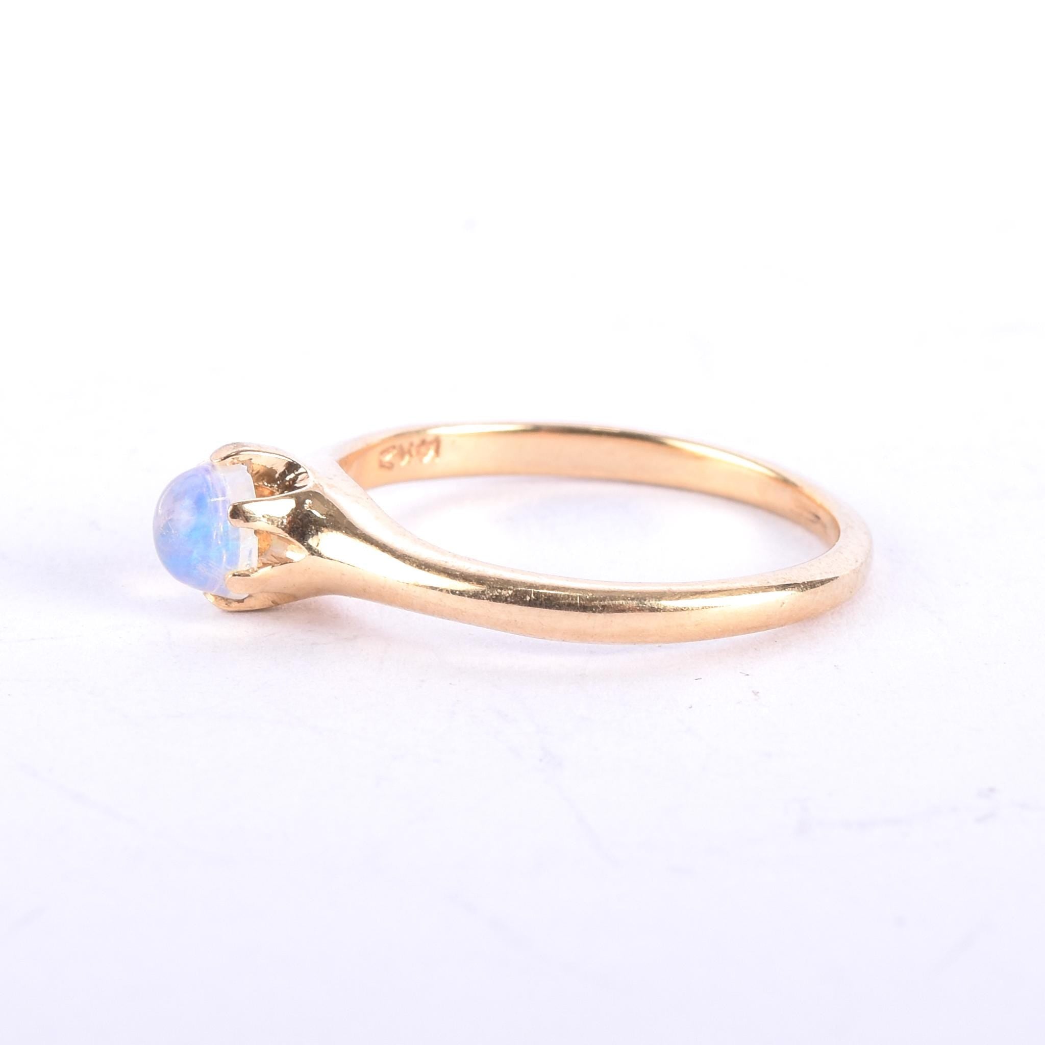 14K Gold & Opal Cabochon Solitaire Ring