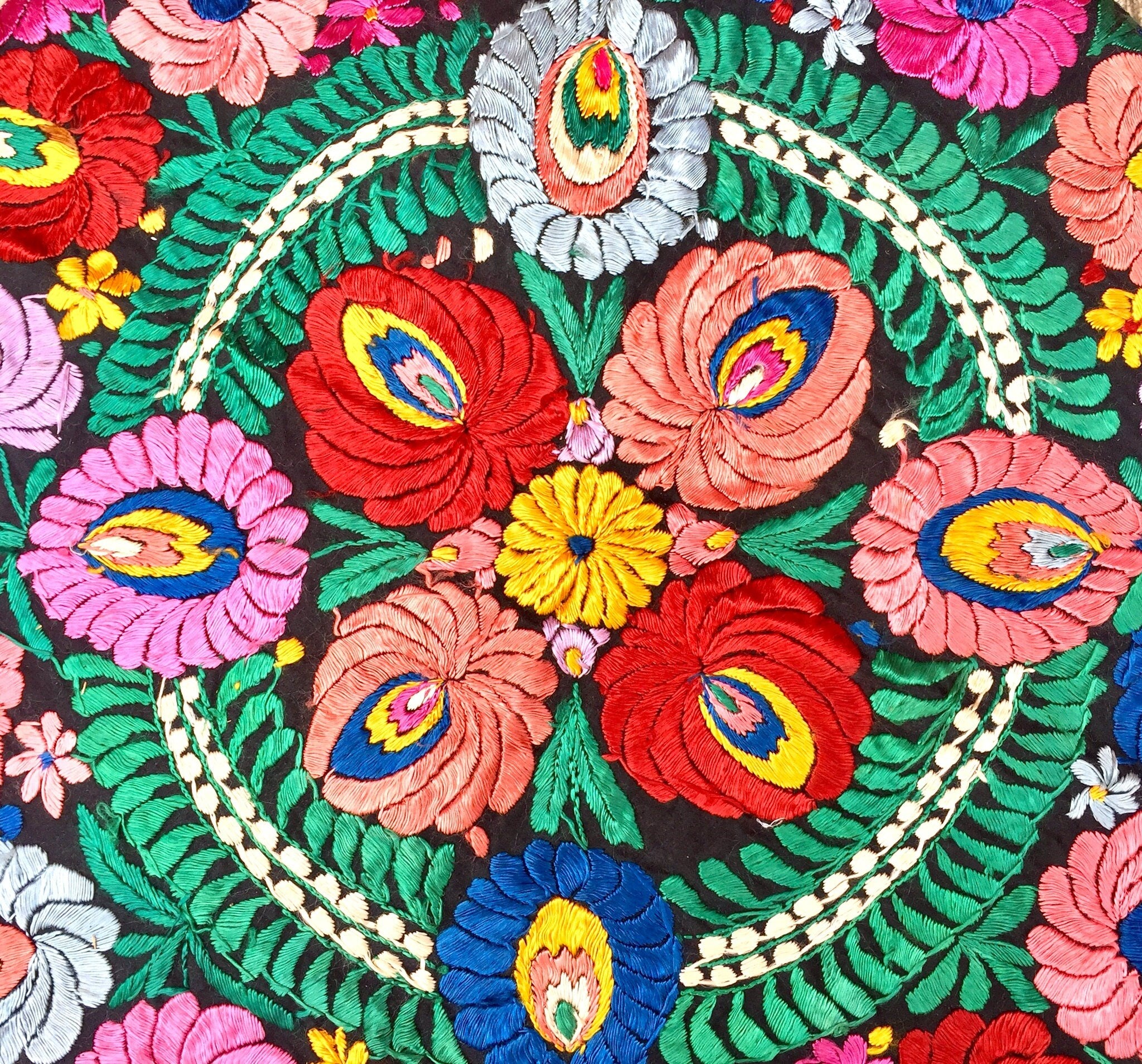 Hand Embroidered | Embroidered Tablecloth | Colorful Tablecloth | Vintage Textiles | Handmade Textiles | Hand Stitched | Mexican Made