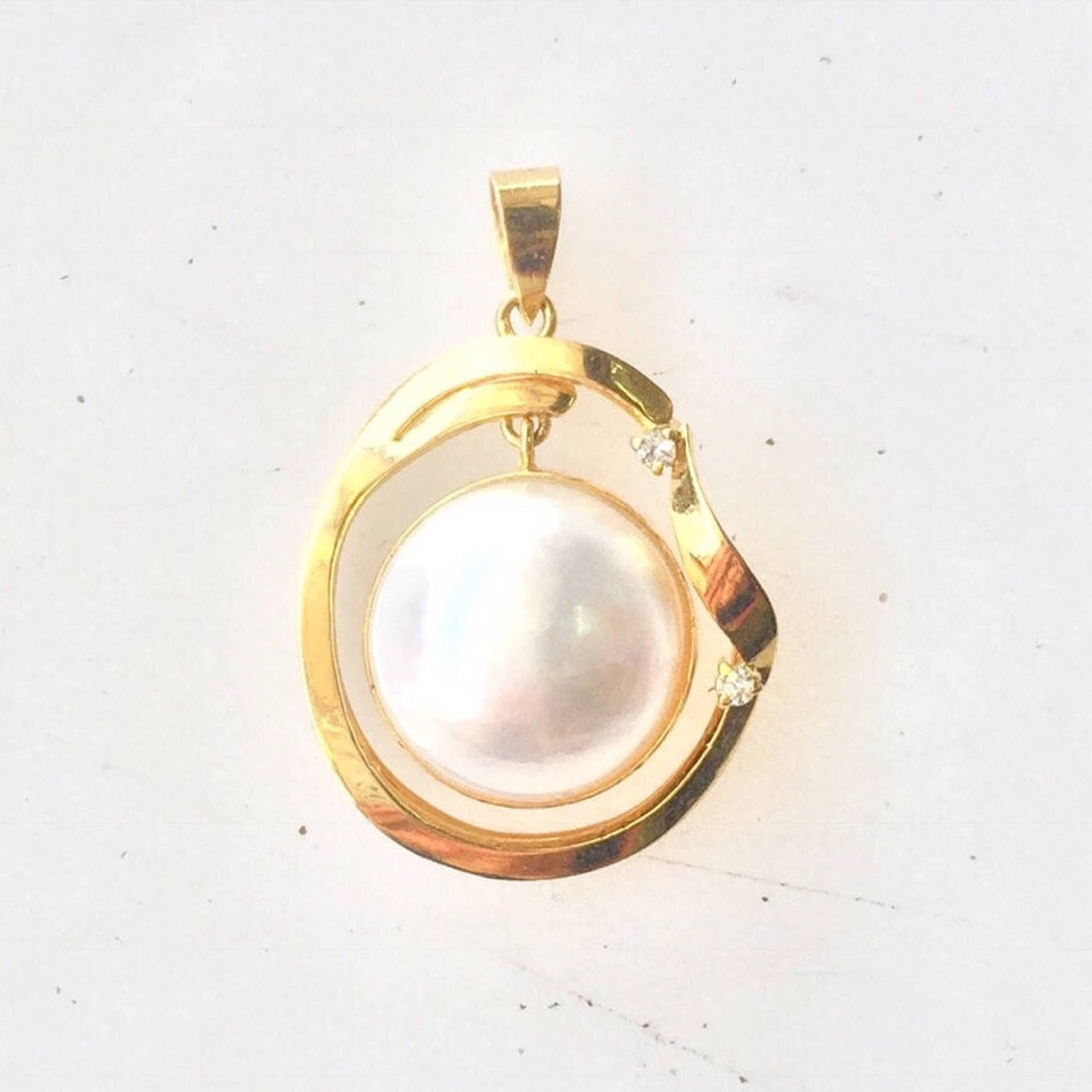 14 karat gold pendant featuring a lustrous white pearl, crafted in a vintage style suitable for bridal jewelry or as a special gift for her.
