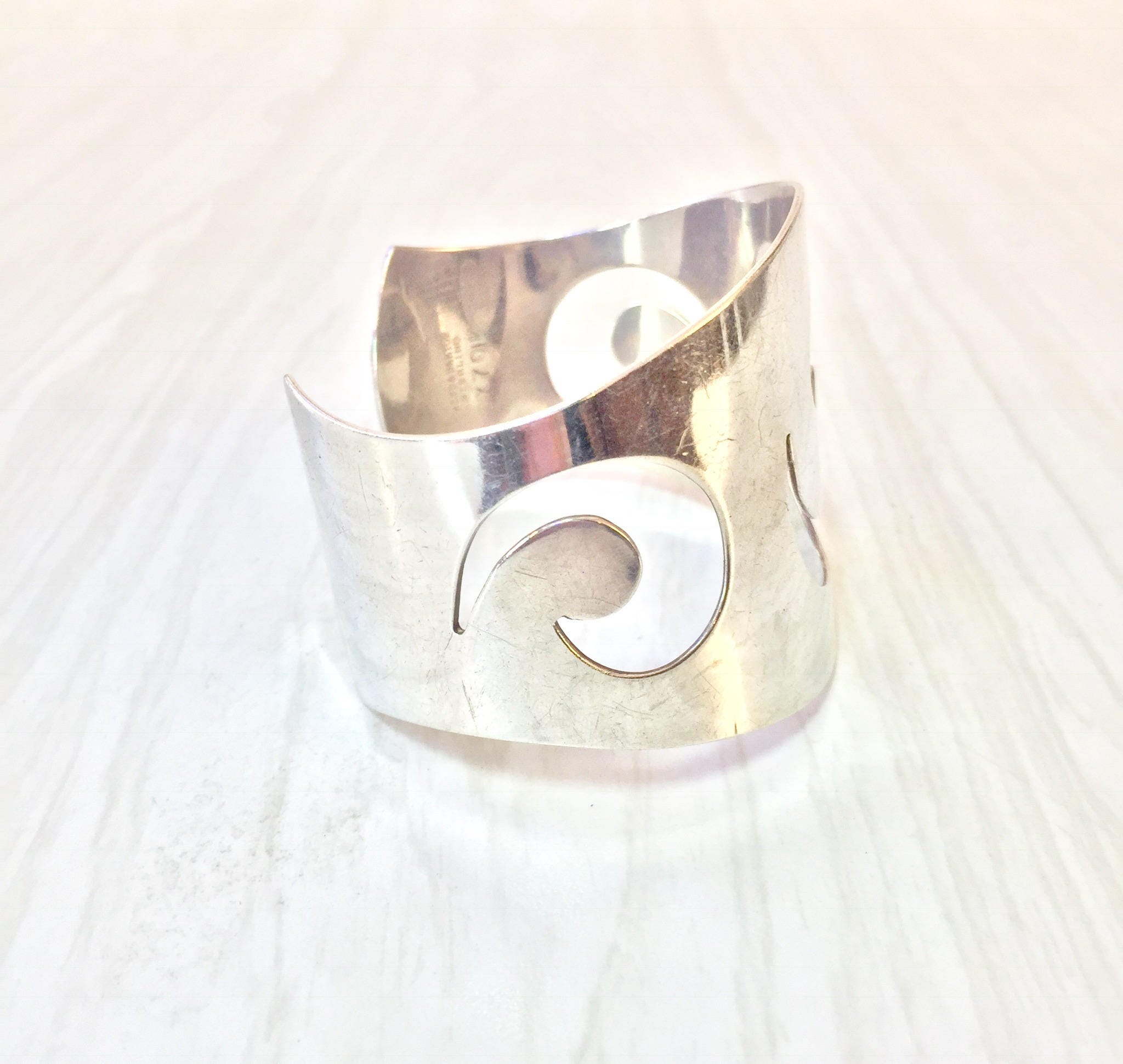 Vintage sterling silver cuff bracelet featuring a swirl design by Reed & Barton, a beautiful piece of silver jewelry that makes an elegant gift.