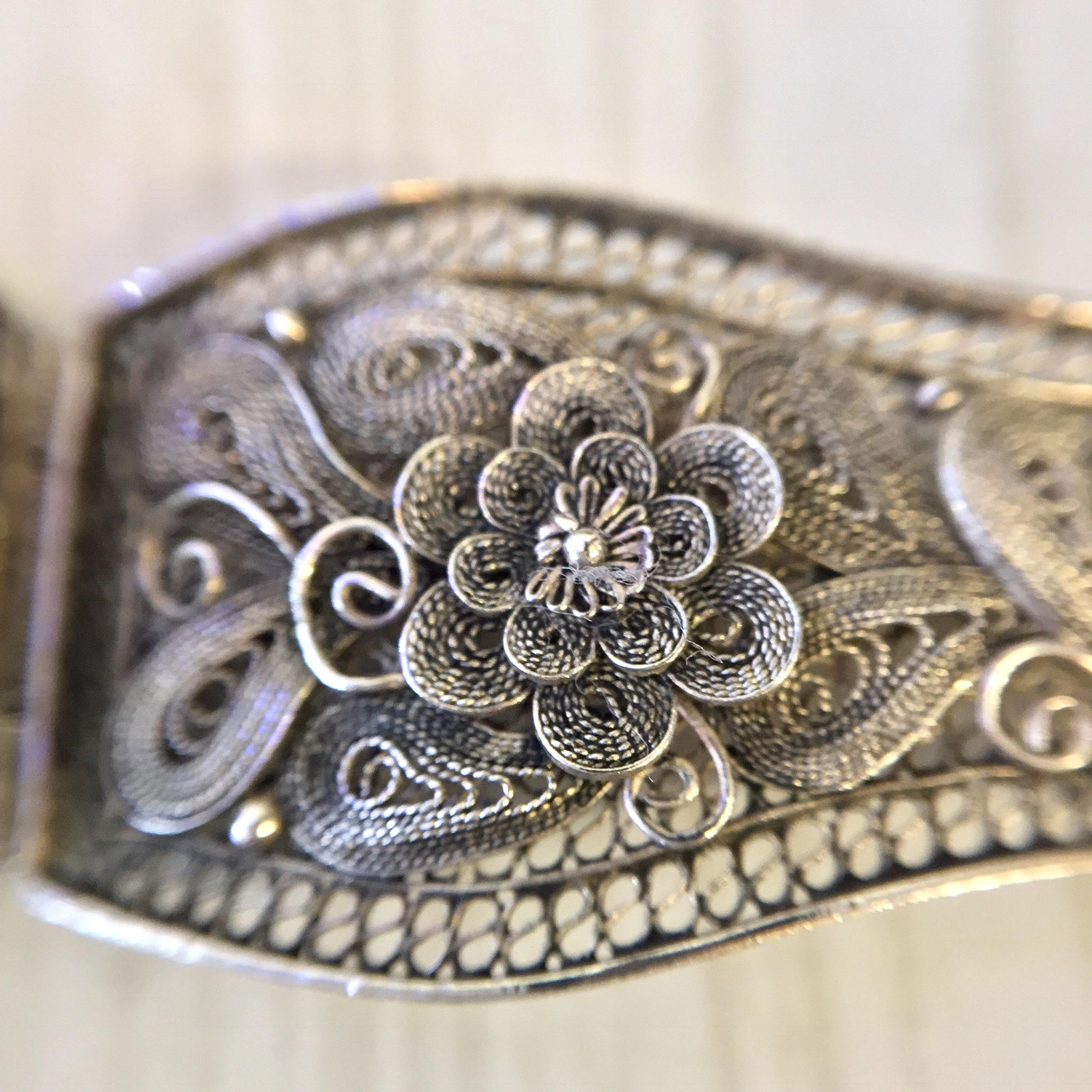 Antique Sterling Silver Filagree Bracelet with Carved Horn | Scrimshaw Bracelet | Hinged Bracelet | Chinese Jewelry | Floral Design | Birds