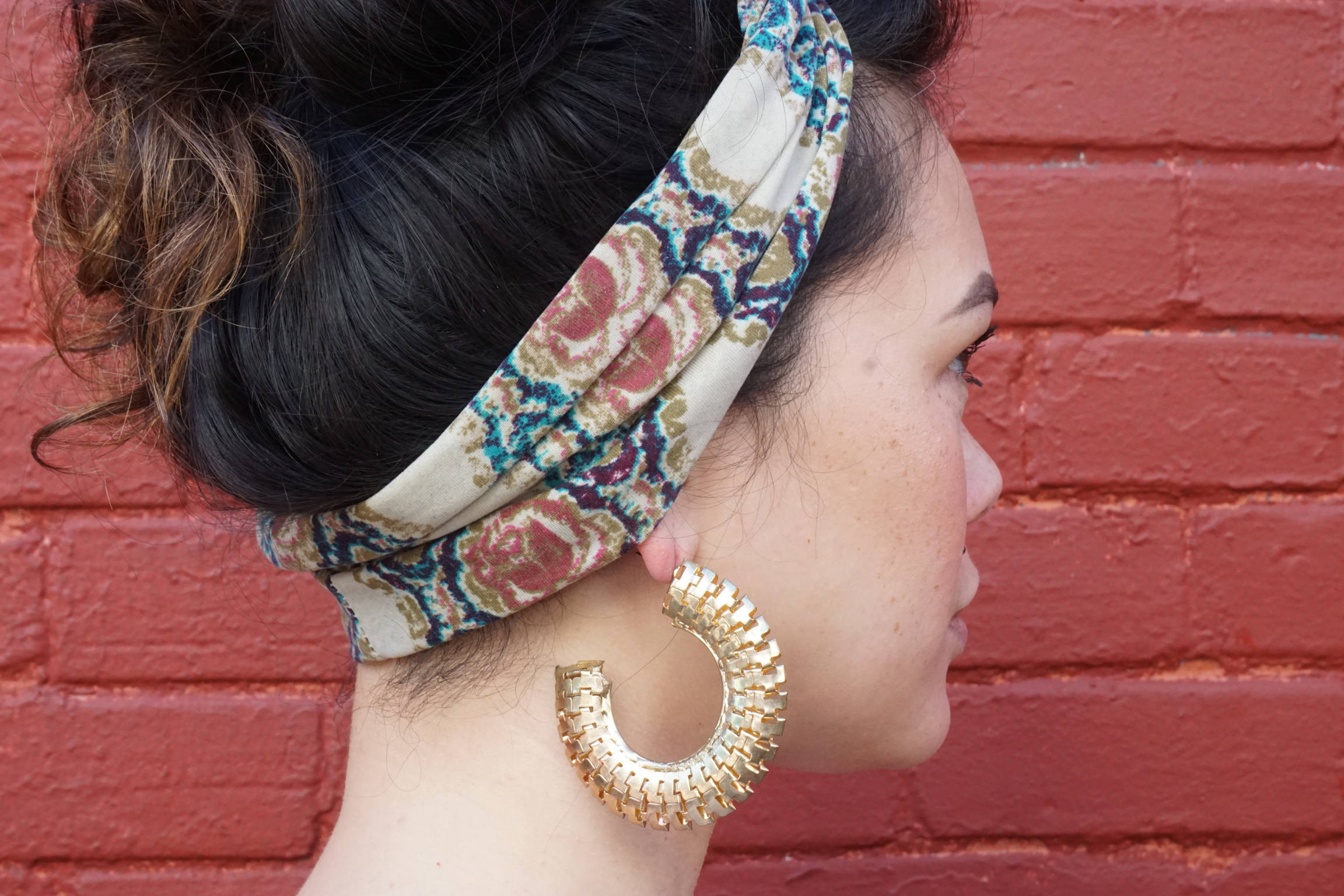 Vintage Gold Toned Hoop Earrings | Costume Jewelry | Hoop Earrings | 90's Fashion | 80's Fashion | Statement Jewelry | Holiday Gift Idea
