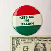 Kiss me I'm Italian pin | vintage | retro | gift idea | Italy | vest pin | patches & pins | accessories | red and green | pin back | button