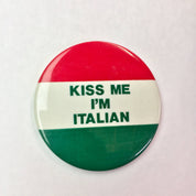 Kiss me I'm Italian pin | vintage | retro | gift idea | Italy | vest pin | patches & pins | accessories | red and green | pin back | button