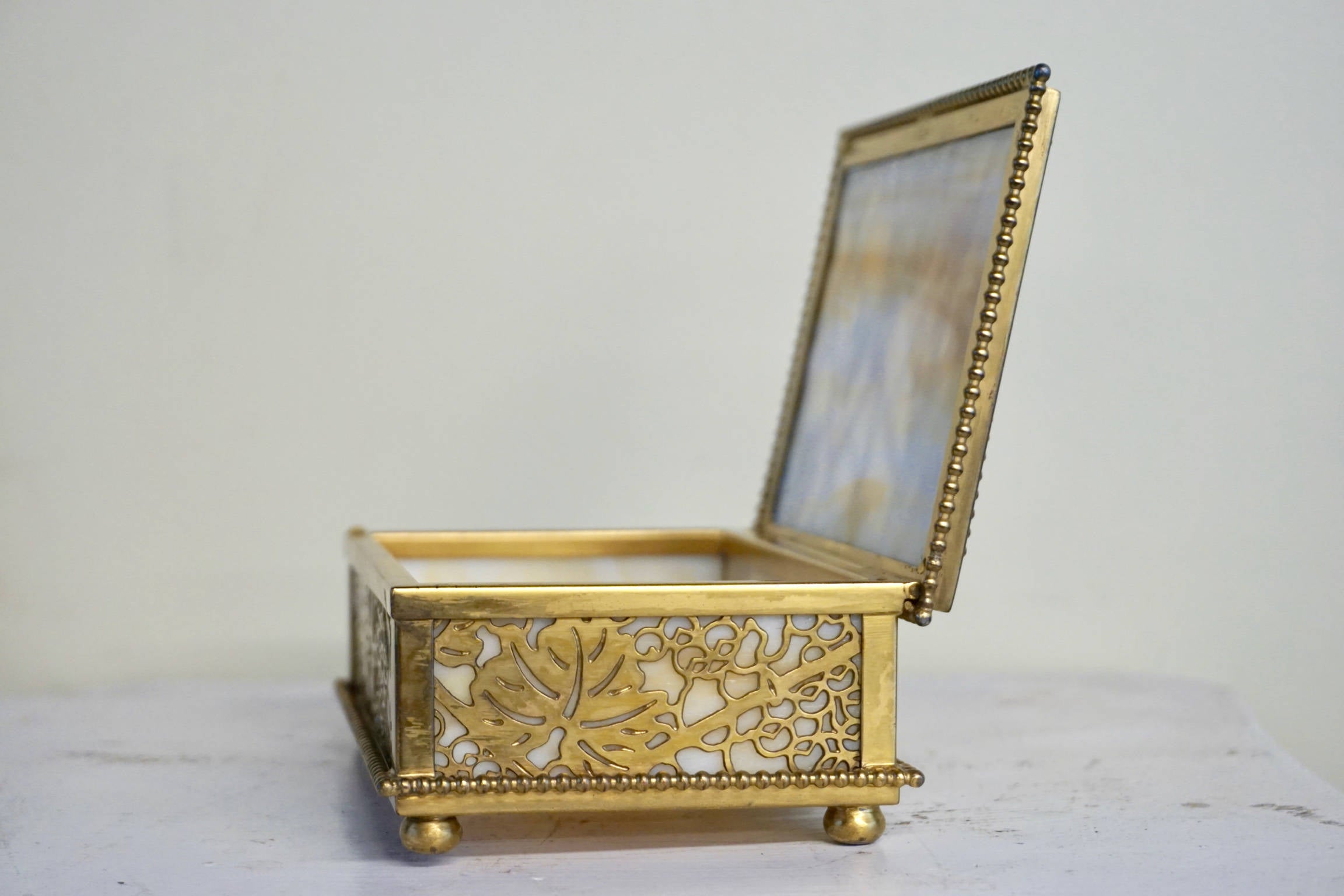 Tiffany Studios Box Jewelry Box Grapevine Pattern Caramel Slag Glass 1900s Brown Metalwork Art Nouveau Era Signed Gilt Bronze Antique Vanity