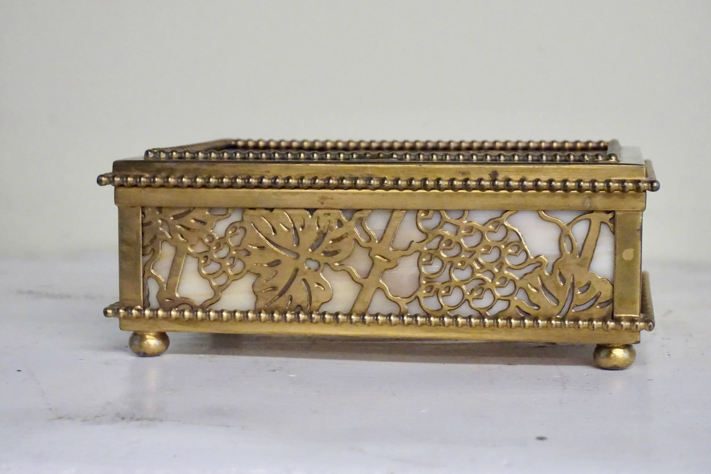 Tiffany Studios Box Jewelry Box Grapevine Pattern Caramel Slag Glass 1900s Brown Metalwork Art Nouveau Era Signed Gilt Bronze Antique Vanity