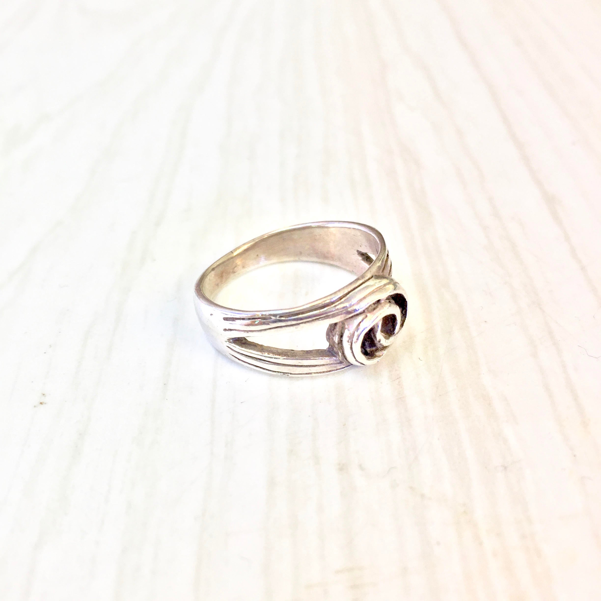 Vintage Sterling Silver Ring with Simple Design | Interlocking Ring Design | Double Circle Ring | Knot Ring | Vintage Jewelry
