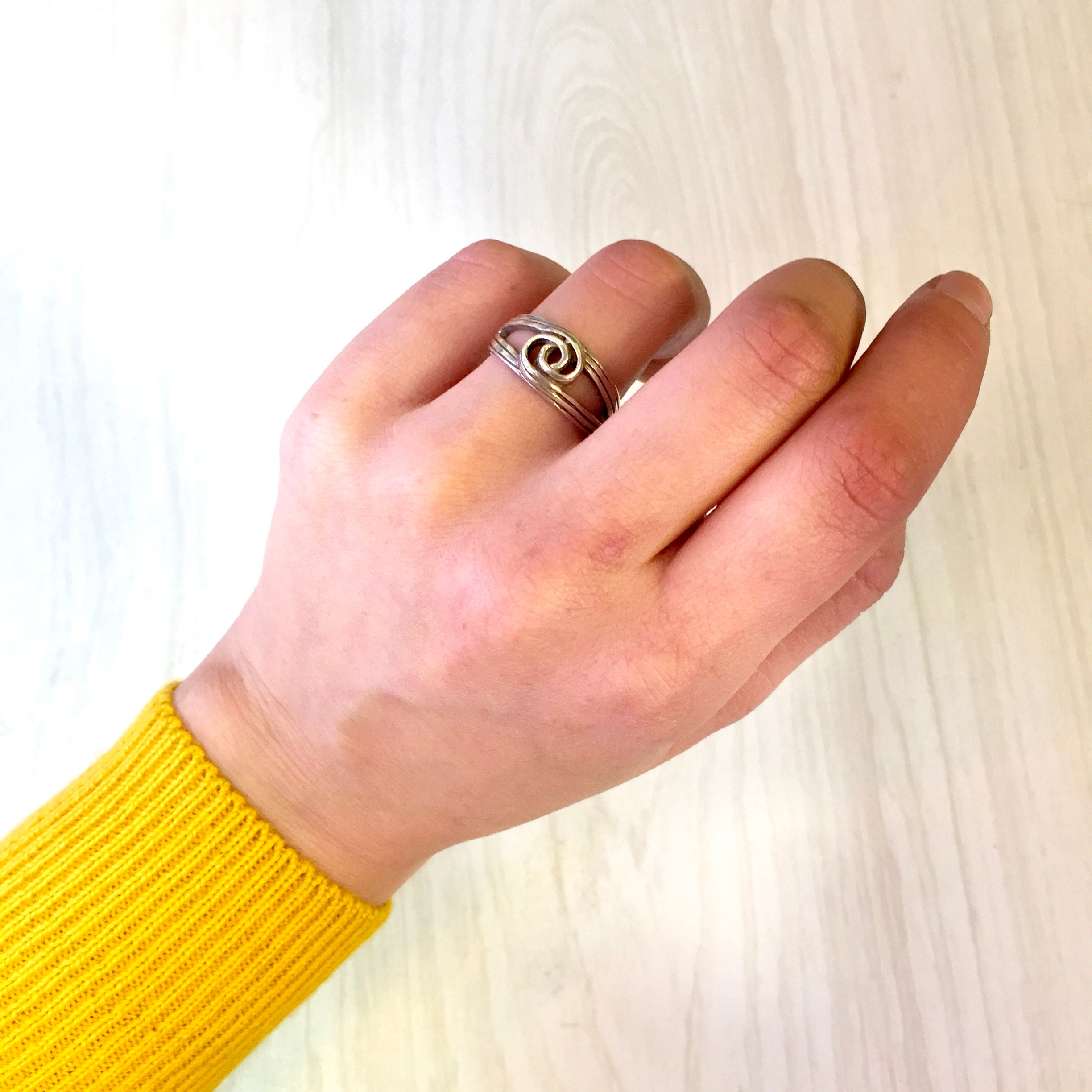 Vintage Sterling Silver Ring with Simple Design | Interlocking Ring Design | Double Circle Ring | Knot Ring | Vintage Jewelry