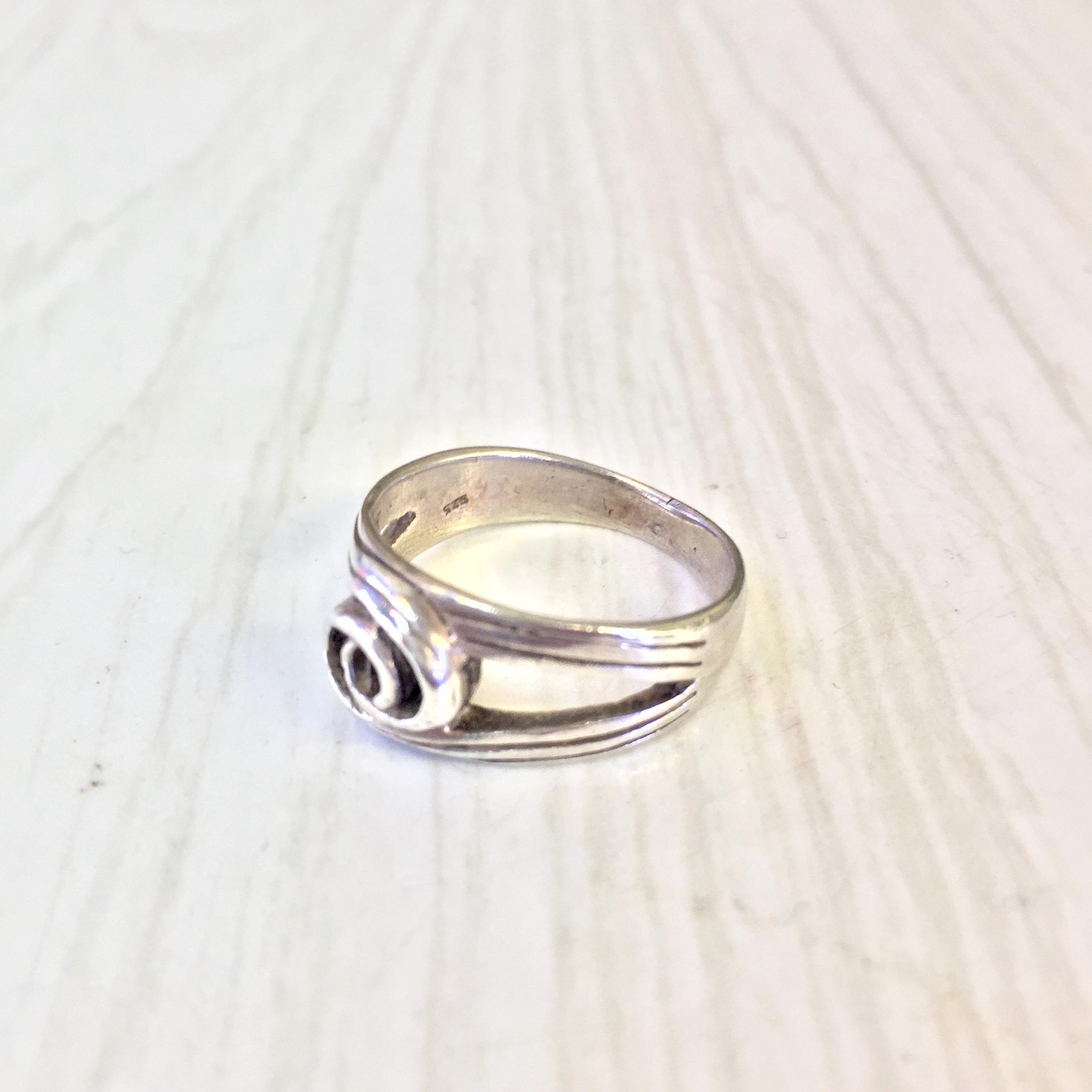 Vintage Sterling Silver Ring with Simple Design | Interlocking Ring Design | Double Circle Ring | Knot Ring | Vintage Jewelry