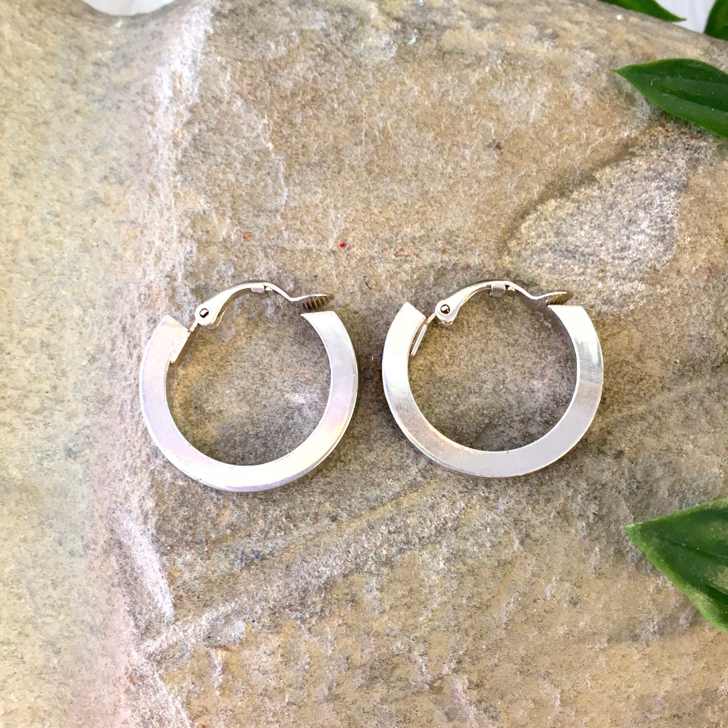 Vintage Clip On Earrings, Silver Tone Earrings, Clip On, Hoop Earrings, Small Hoop Earrings, Vintage Jewelry, Mothers Day Gift, Elegant