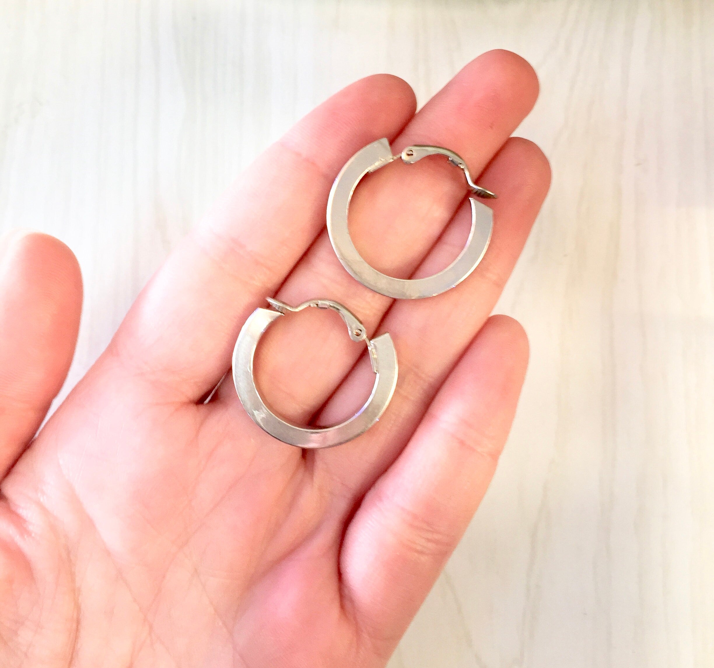 Vintage Clip On Earrings, Silver Tone Earrings, Clip On, Hoop Earrings, Small Hoop Earrings, Vintage Jewelry, Mothers Day Gift, Elegant