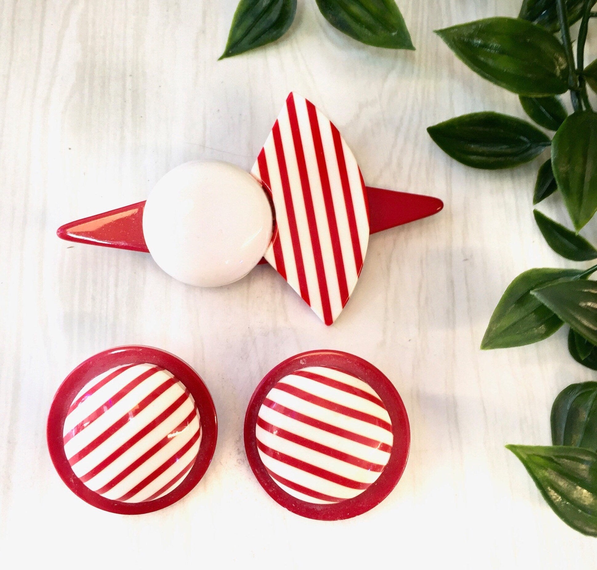 Vintage Costume Jewelry, Clip On Earrings, Brooch, Pin, Stripes, Plastic, 60's Style, 70's Fashion, Pin, Jewelry Set, Earrings,
