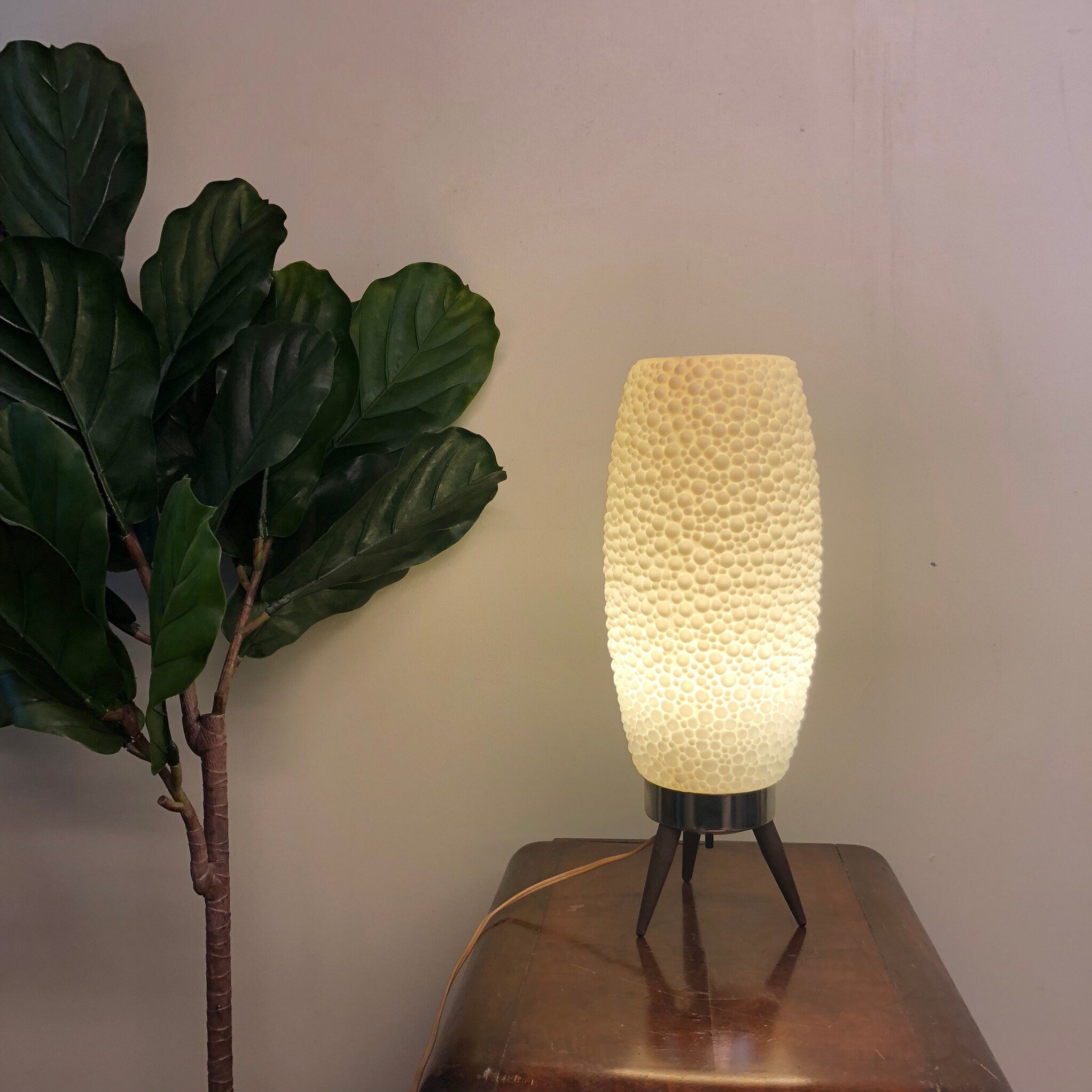 Vintage Table Lamp, Midcentury Modern Lamp, Light Fixture, Popcorn Shade, Cream, White, Retro, Atomic, Wooden Legs, MCM Decor, Lighting,