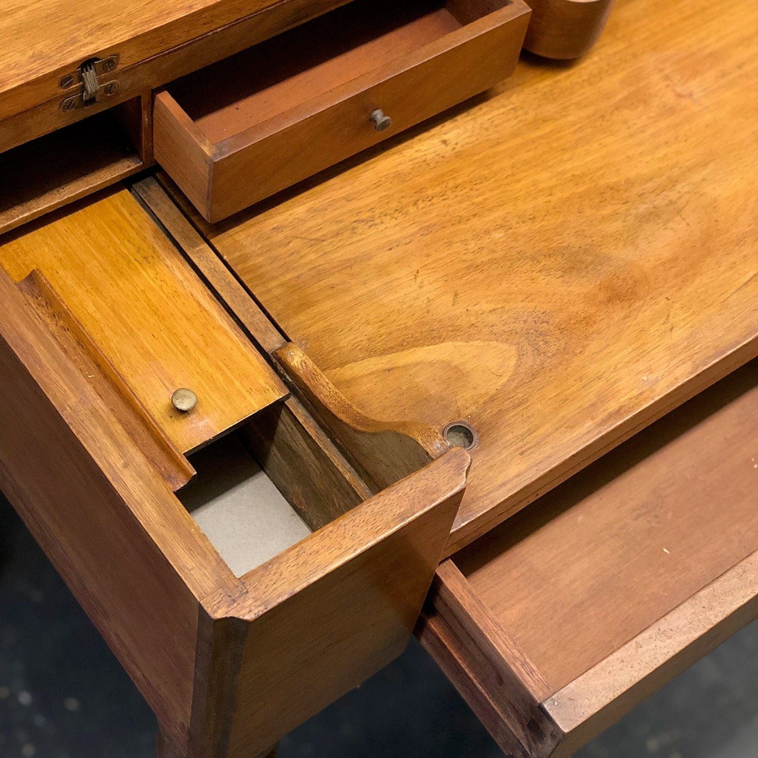 Antique Mahogany Writing Desk, Vintage Home Decor, wooden Furniture, Turned Legs, Writing Table, Hidden Desk, Ink Well, Drawers, 19th c