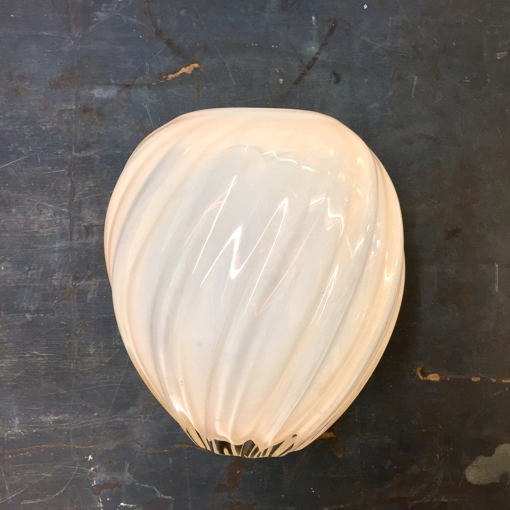 Vintage White Vase, Glass Vase, Opalescent Vase, Art Deco Decor, Vintage Home Decor, Centerpiece, Flowers, Floral Arrangement, Plants, Green