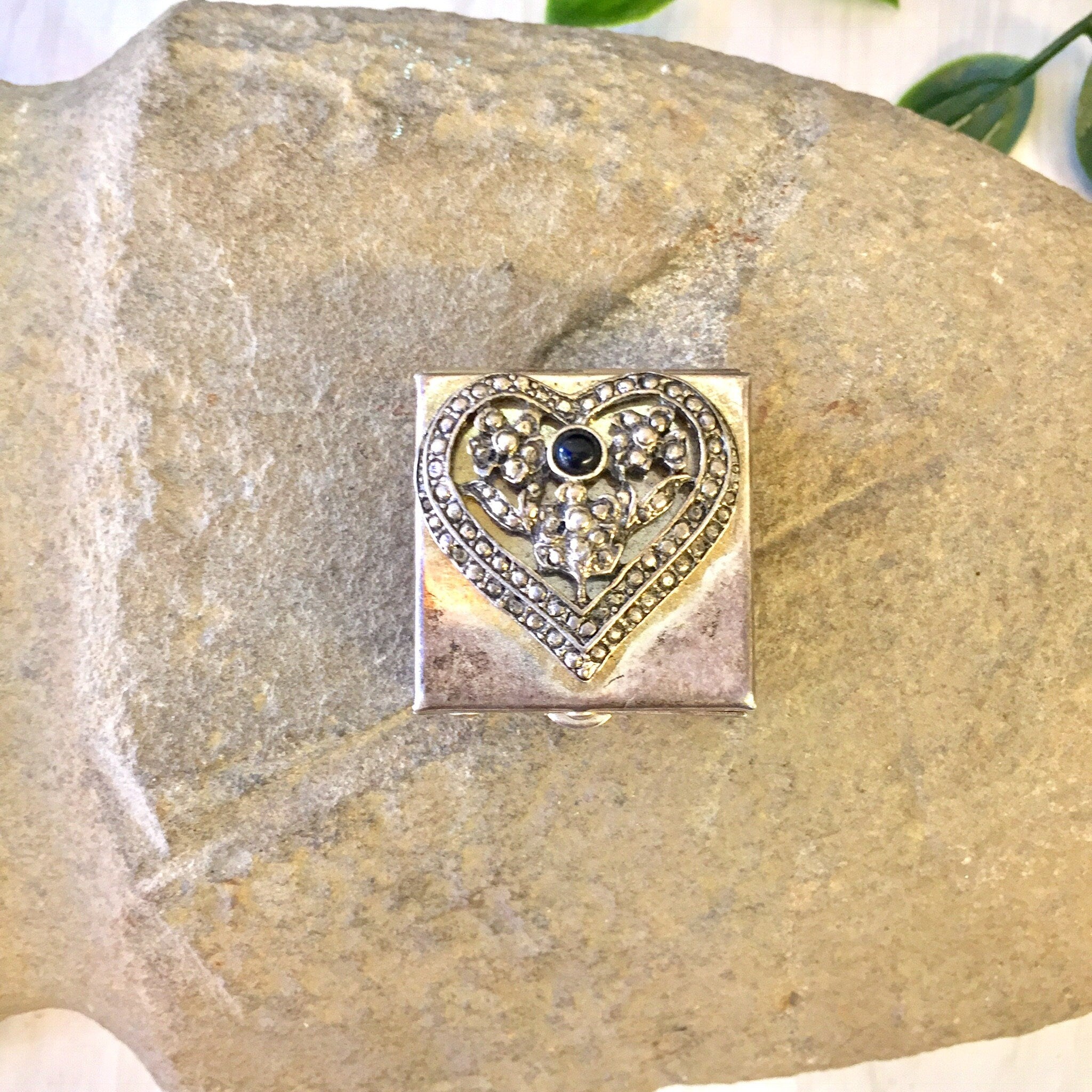 Vintage Silver Pill Box, Vintage Pill Box, Trinket Box, Small Box, Silver Tone, Heart, Black Bead, Heart Box, Snuff Box, Flowers, Floral,