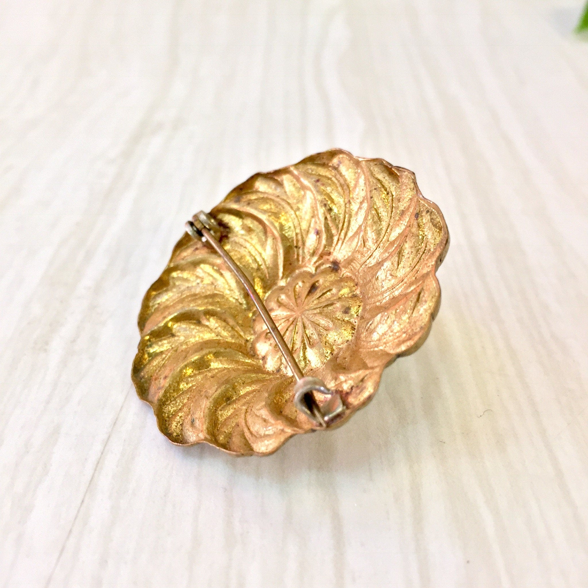 Vintage Gold Tone Brooch | Vintage Jewelry | Costume Jewelry | Green | Gold | Pin | Brooch | Feather | Round Brooch | Valentines Day