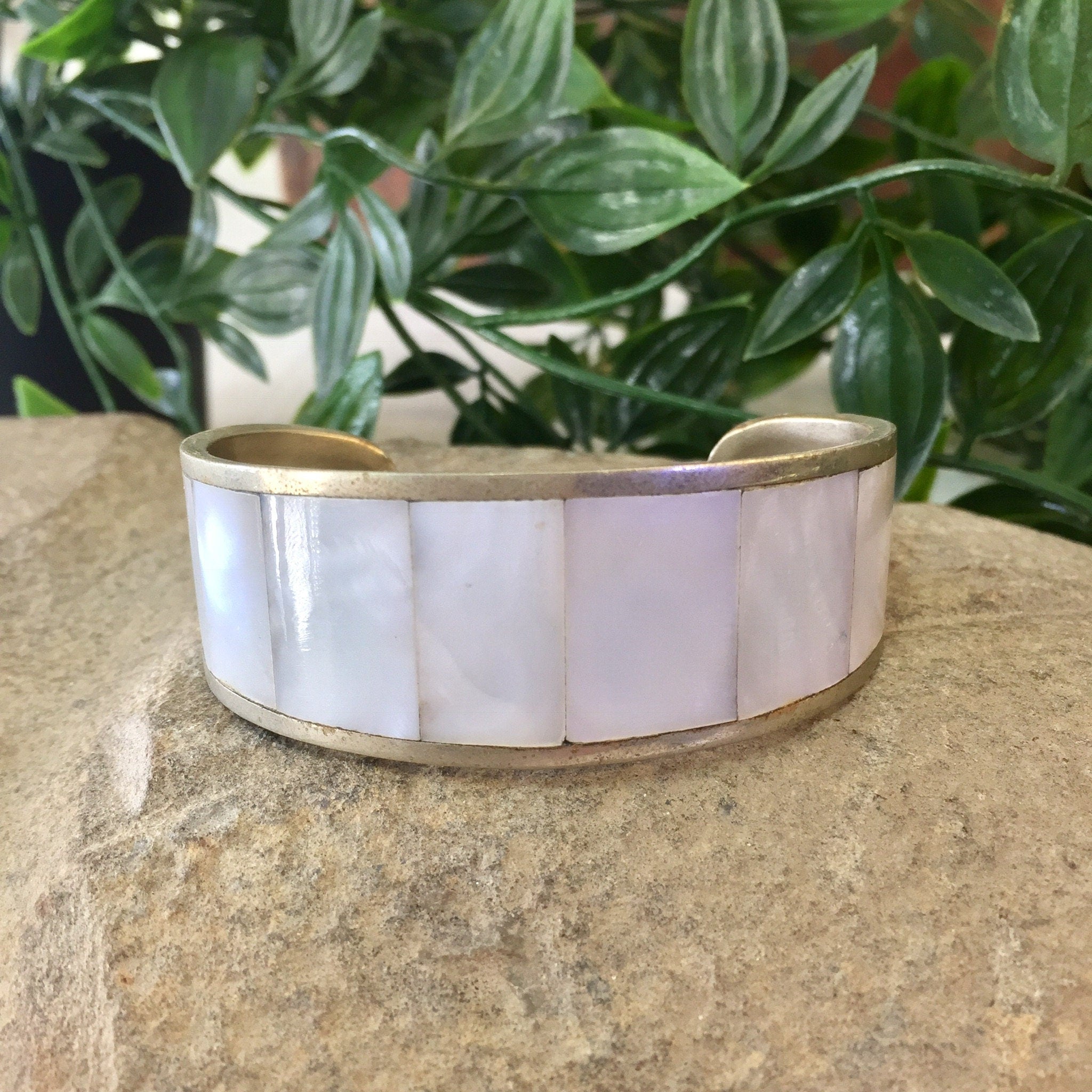 Vintage Cuff Bracelet, Brass Bracelet, Mother Of Pearl, Inlayed Stone, Brass Cuff, White, Gold, Brass, Vintage Jewelry, Gift for Mom,
