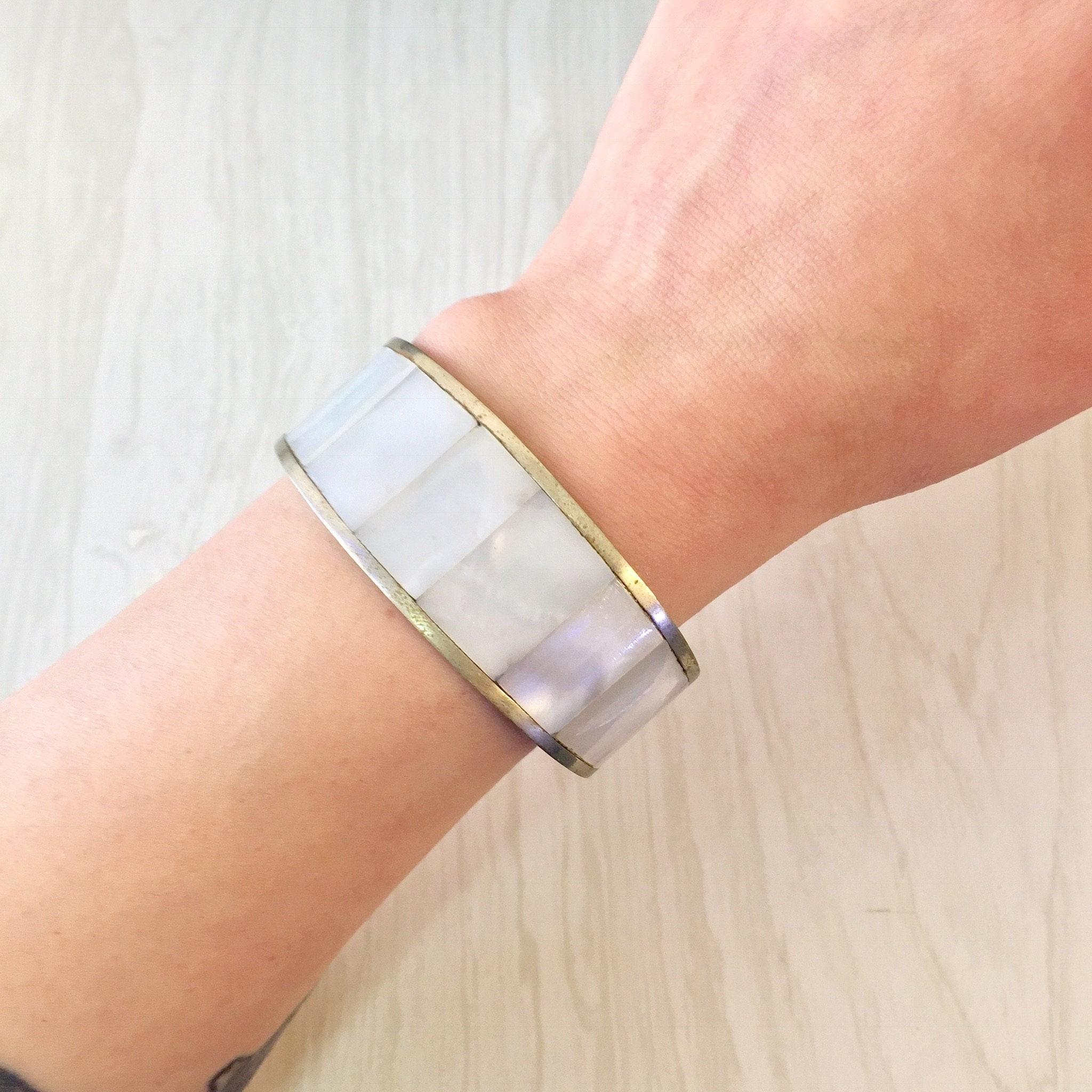 Vintage Cuff Bracelet, Brass Bracelet, Mother Of Pearl, Inlayed Stone, Brass Cuff, White, Gold, Brass, Vintage Jewelry, Gift for Mom,