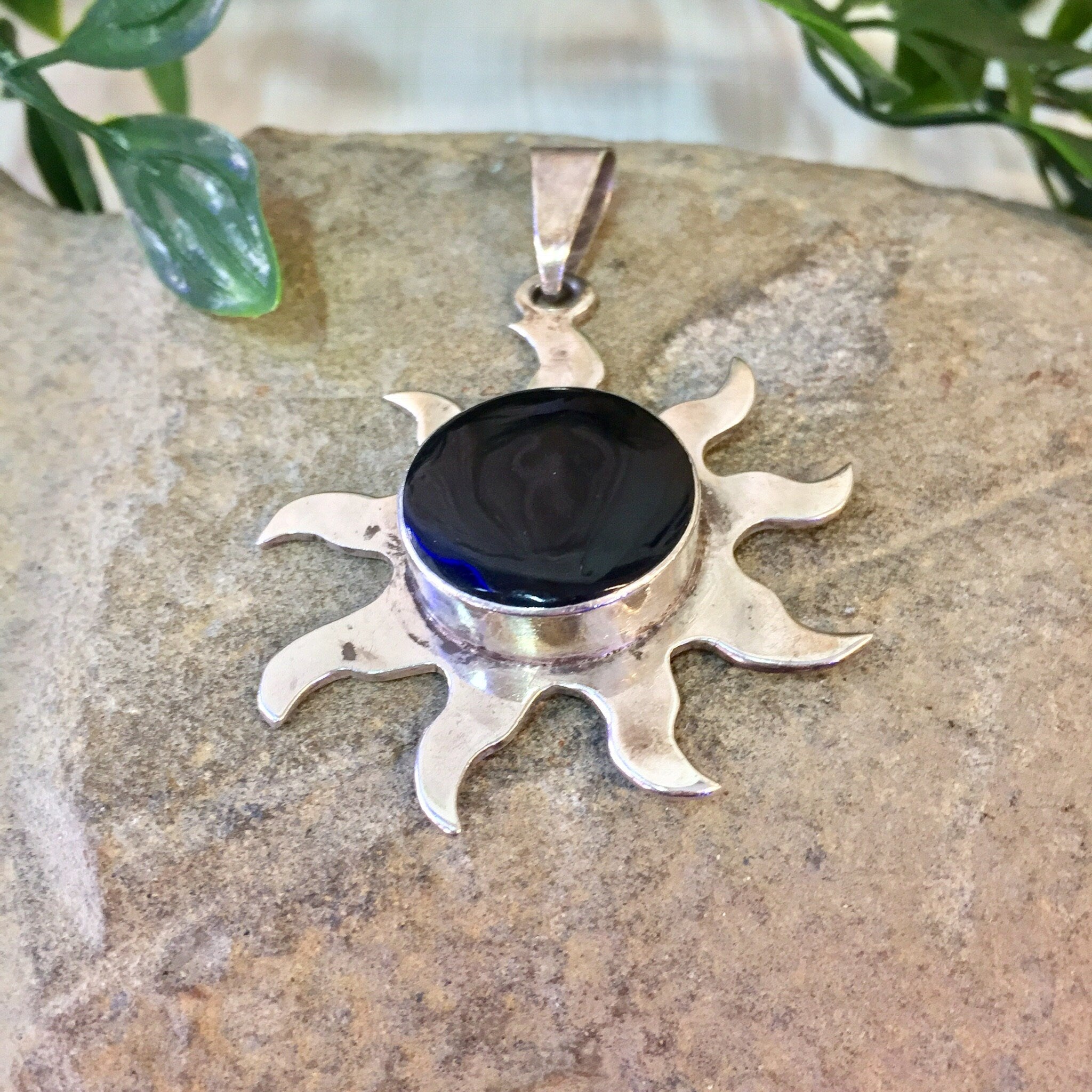 Vintage Silver Pendant, Sterling Silver, Vintage Jewelry, Black Onyx, Sun Pendant, Vintage Necklace, Sun Shape, Black Jewelry, 925, Round