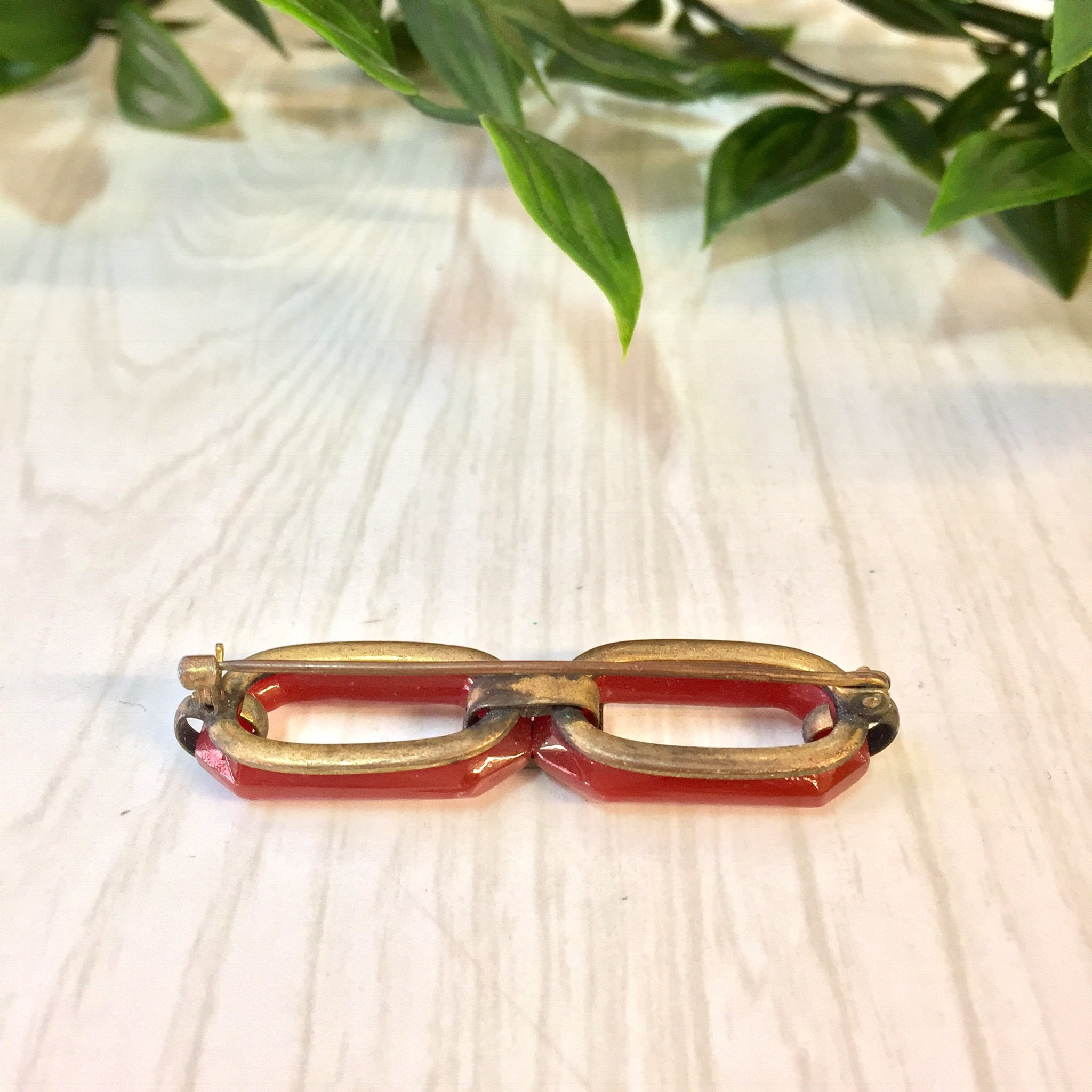Vintage Red Brooch | Vintage Jewelry | Carnelian Brooch | Vintage Pin | Brooch | Jewelry | Red | White | Green | Carnelian Jewelry | Gift