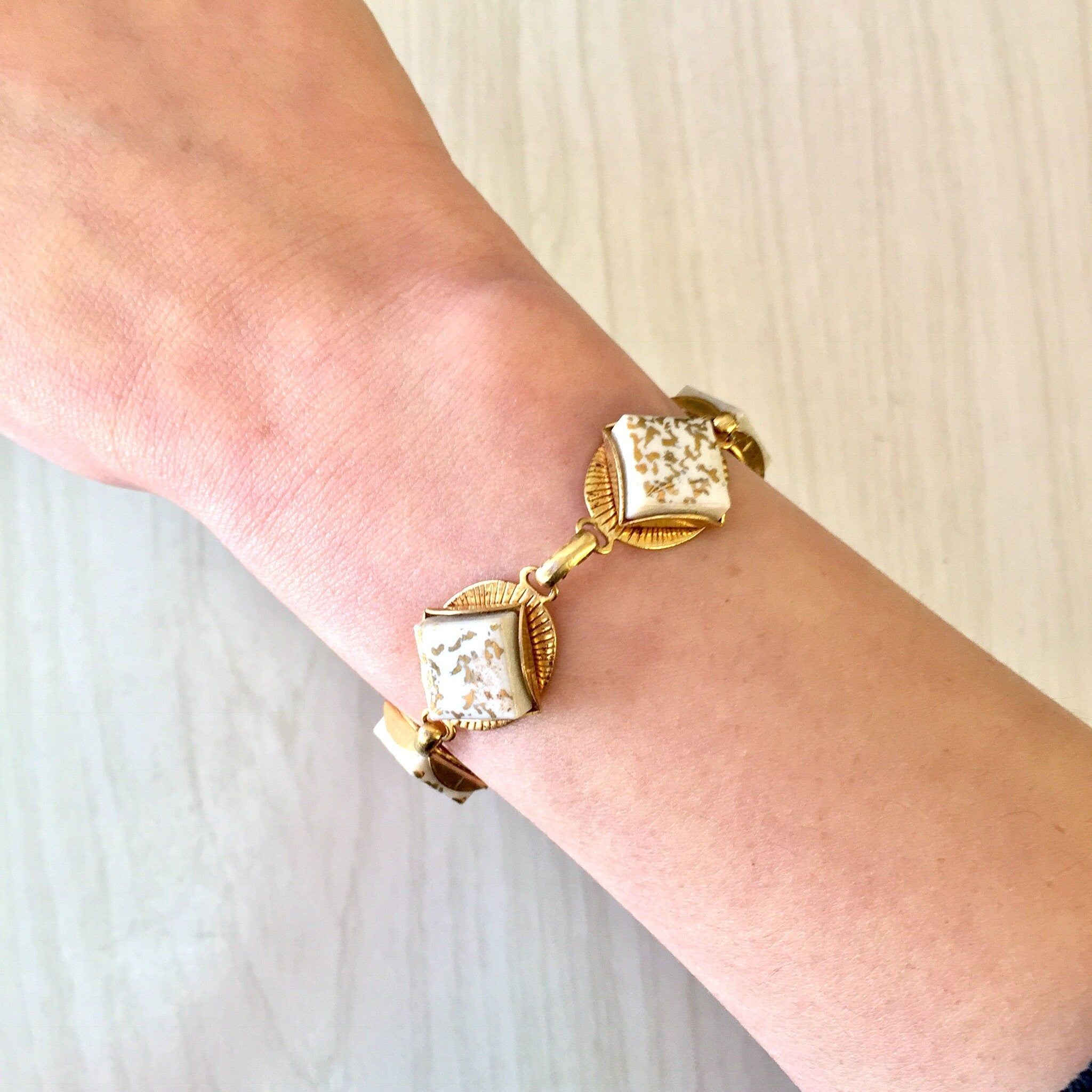 Vintage Gold Bracelet, Gold Toned Bracelet, Vintage Jewelry, Costume Jewelry, White and Gold, Sparkles, Art Deco Jewelry, Link Bracelet,