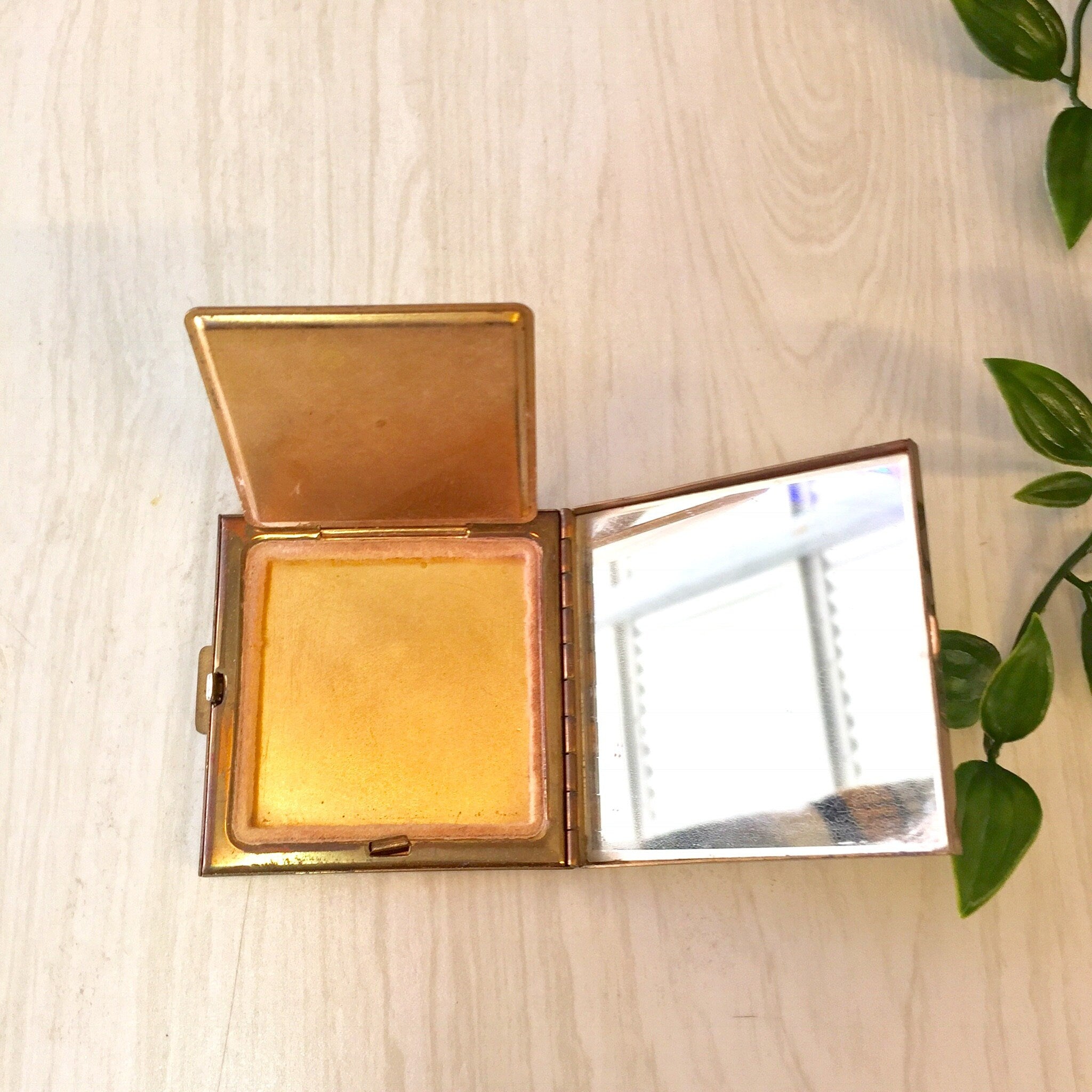 Vintage Volupte Compact, Vintage Compact, Mother of Pearl, Inlayed Stones, Gold Compact, White Compact, Iridescent, Vanity, Volupte, Gift