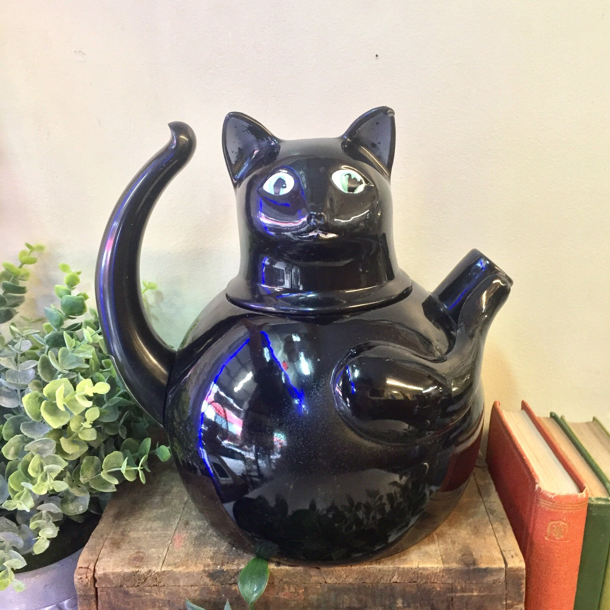 Vintage Teapot, Black Cat Teapot, Metal Teapot, Vintage Home Decor, Kitty Cat, Black Cat, Retro Home Decor, Kitchen Decor, Tea Kettle