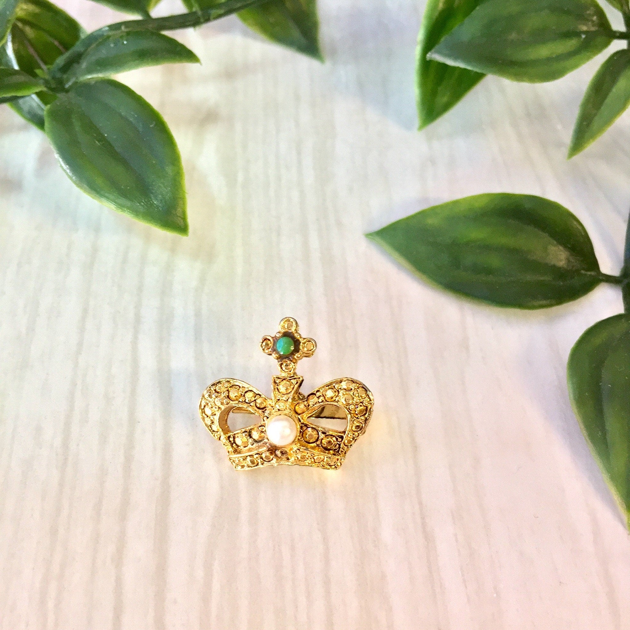 Vintage Gold Brooch, Gold Toned Jewelry, Gold Pin, Crown Pin, Royal Crown, Gold Crown, Crown Brooch, Beaded Brooch, Vintage Jewelry, Crown