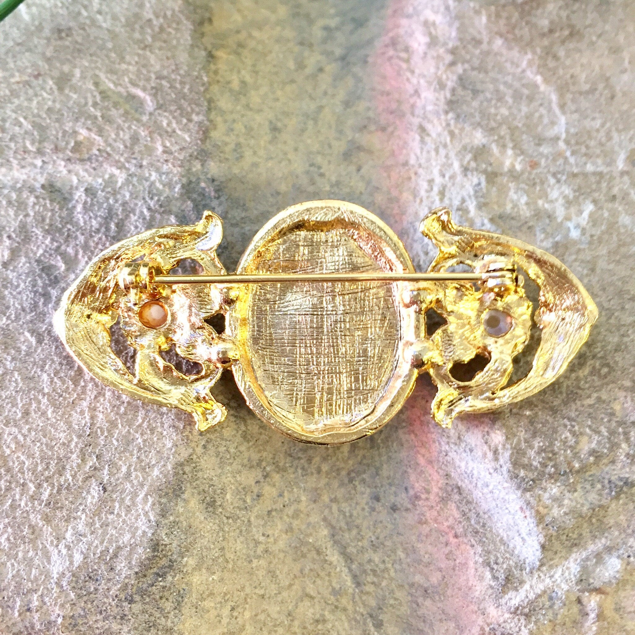 Vintage Gold Brooch, Gold Toned Brooch, Costume Jewelry, Statement Jewelry, Vintage Jewelry, Purple Stone, Faux Pearls, Victorian Style,