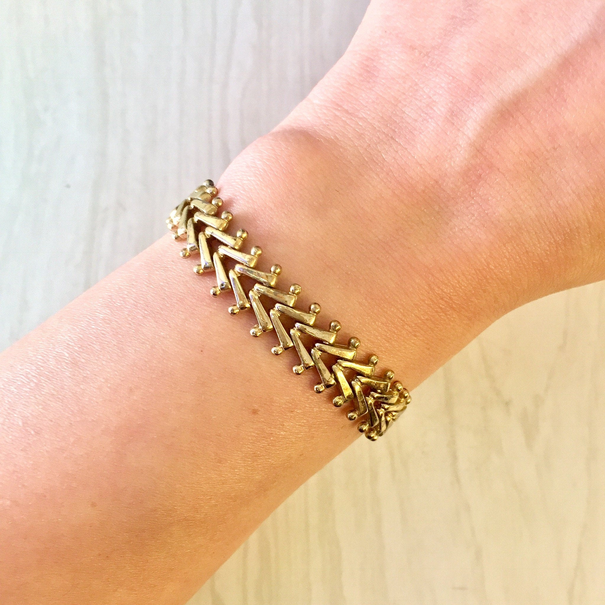Vintage Gold Bracelet, Gold Tone Bracelet, Vintage Jewelry, Monet Jewelry, Vintage Monet, Monet Bracelet, Link Bracelet, V Shape Bracelet