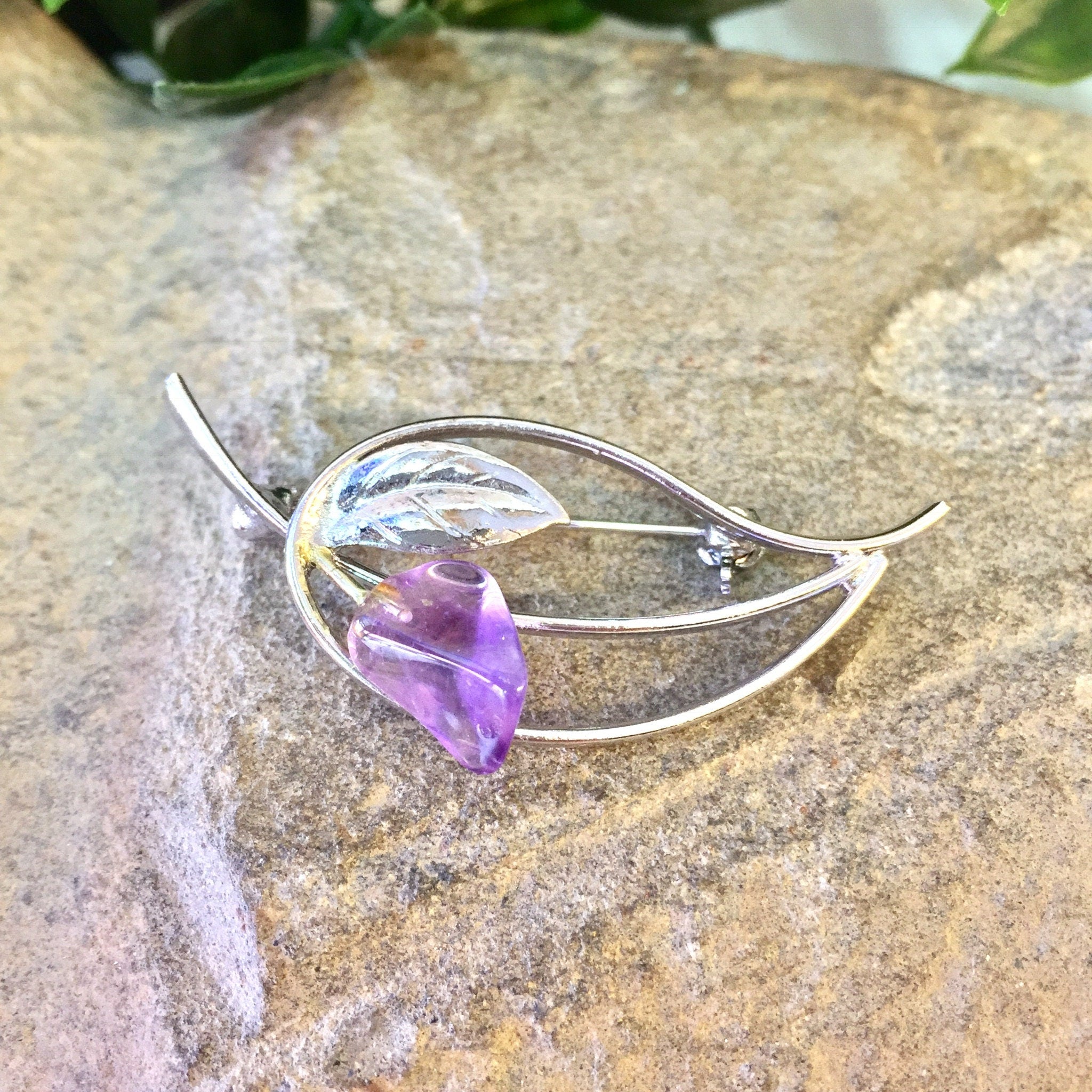 Vintage Brooch, Silver Tone Brooch, Amethyst Brooch, Leaf Jewelry, Leaf Shaped Brooch, Vintage Pin, Costume Jewelry, Made in Japan
