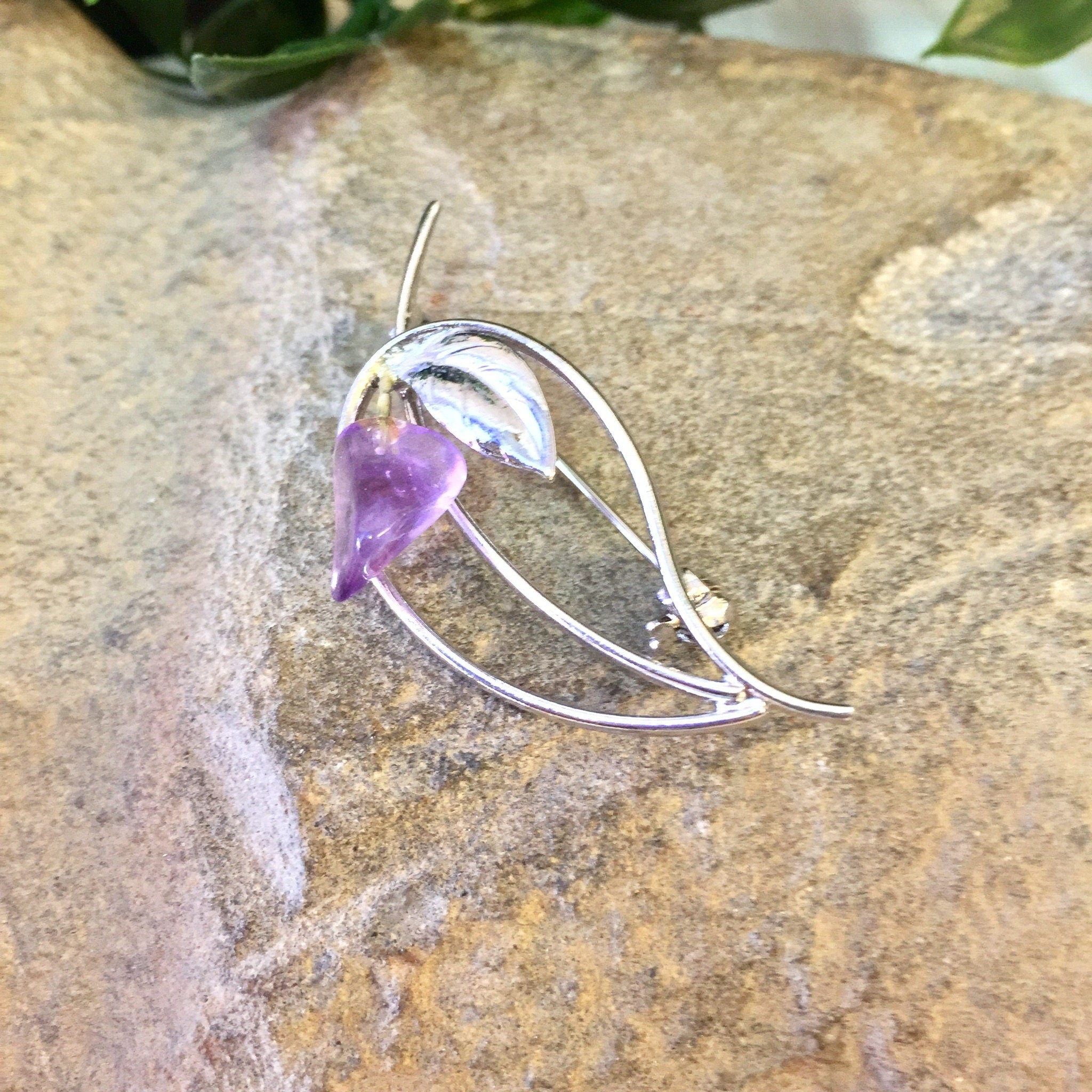 Vintage Brooch, Silver Tone Brooch, Amethyst Brooch, Leaf Jewelry, Leaf Shaped Brooch, Vintage Pin, Costume Jewelry, Made in Japan