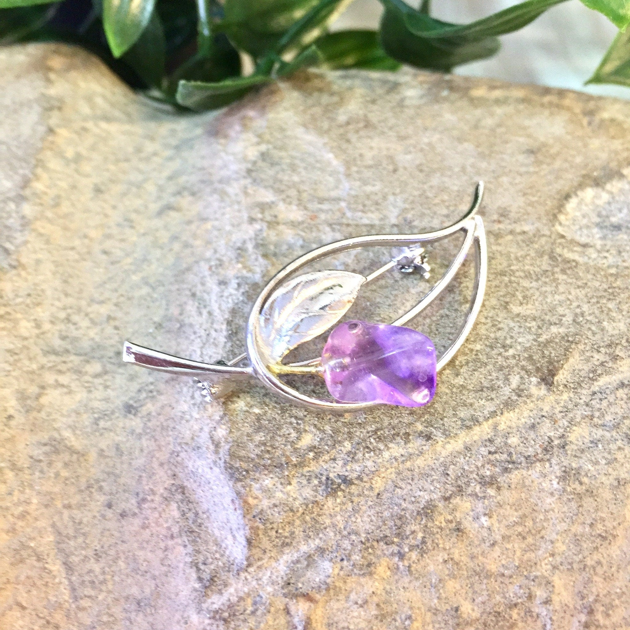 Vintage Brooch, Silver Tone Brooch, Amethyst Brooch, Leaf Jewelry, Leaf Shaped Brooch, Vintage Pin, Costume Jewelry, Made in Japan