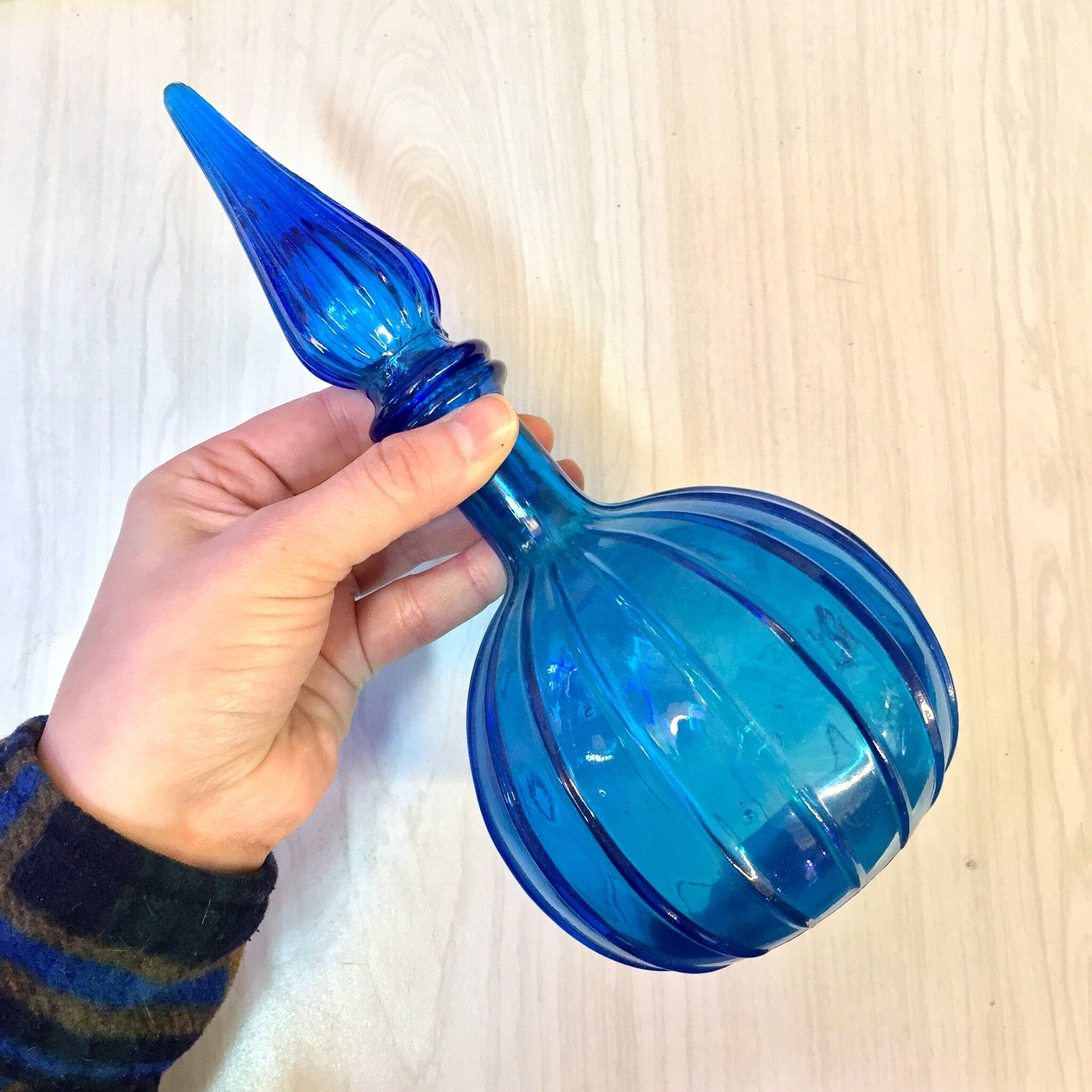 Vintage Blue Glass Decanter, Decanter with Stopper, Bright Blue, Vintage Home Decor, Midcentury Modern Glass, Barware, Wine, Whiskey, Round