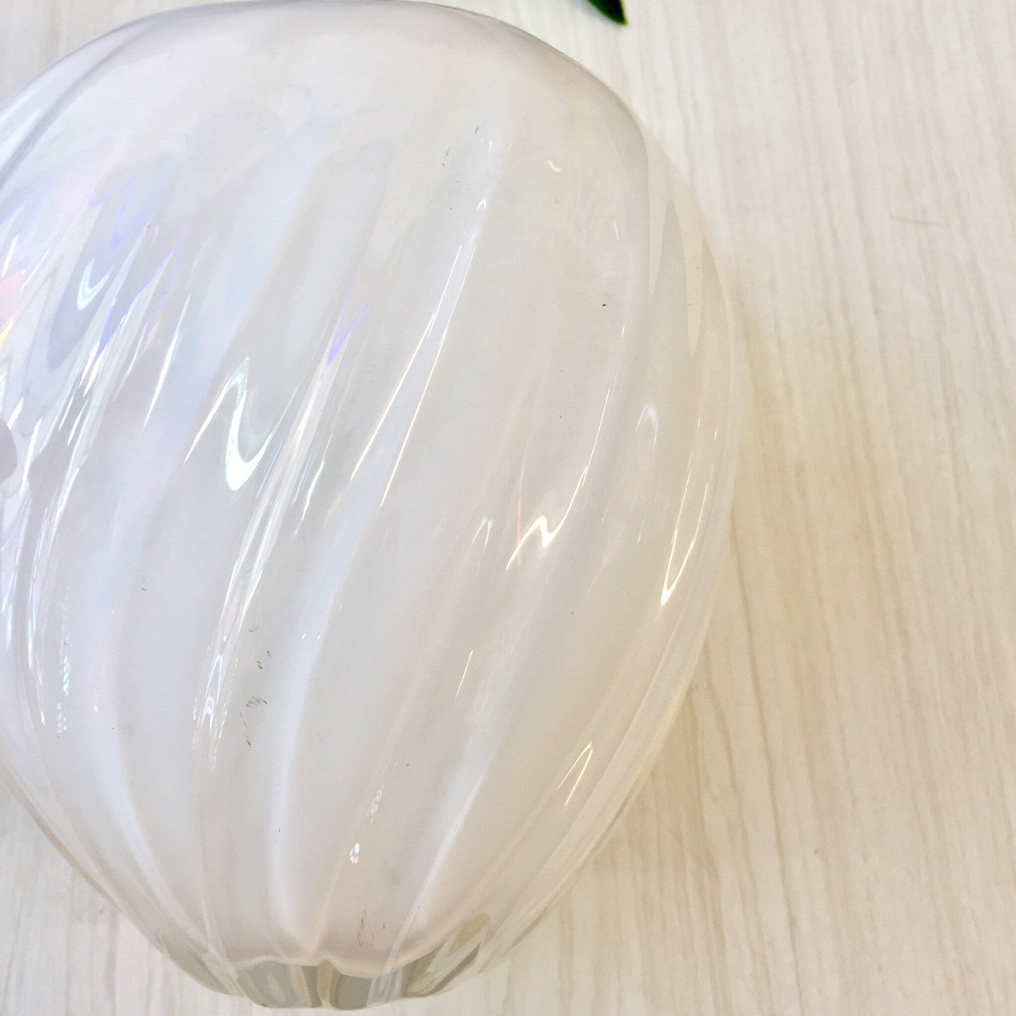 Vintage White Vase, Glass Vase, Opalescent Vase, Art Deco Decor, Vintage Home Decor, Centerpiece, Flowers, Floral Arrangement, Plants, Green