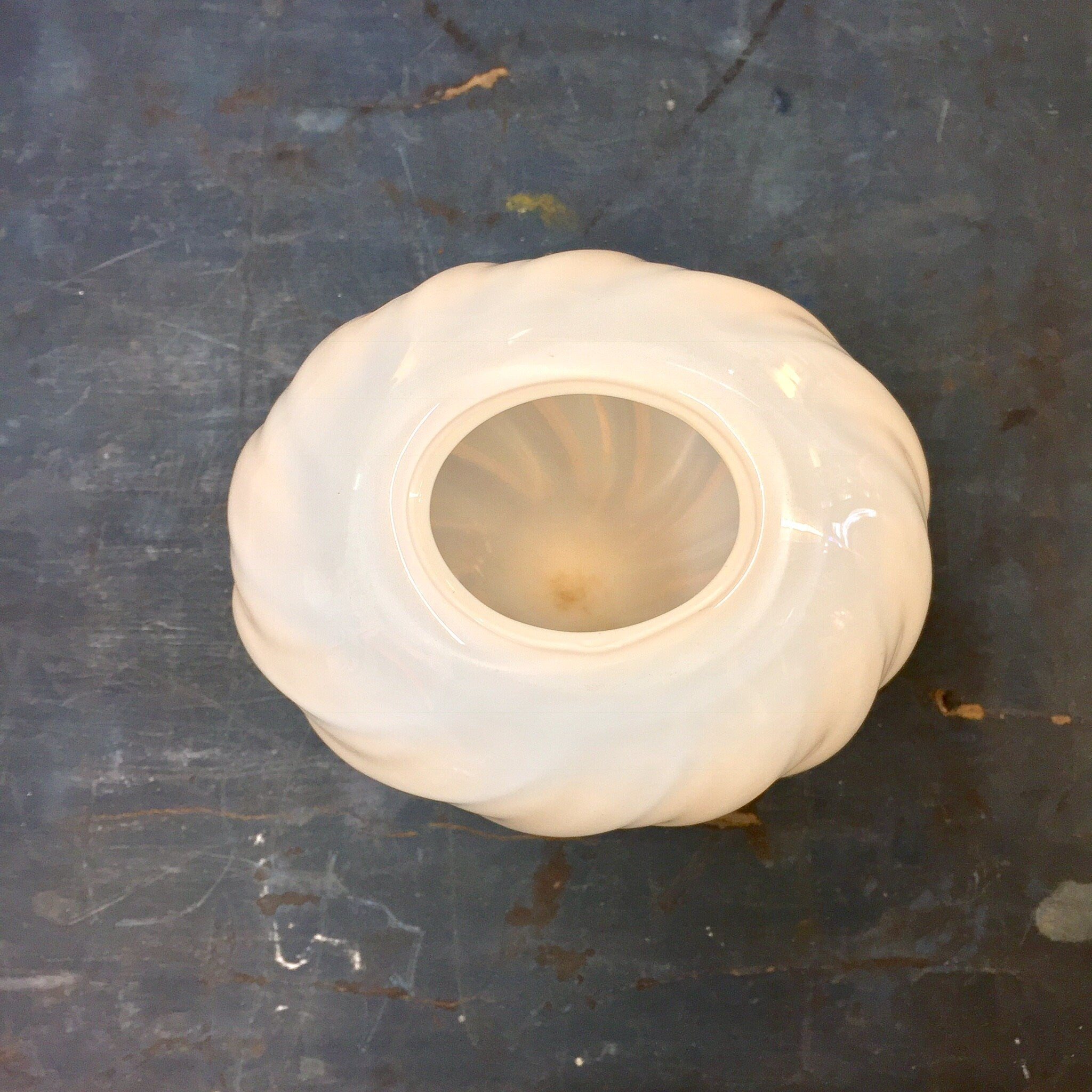 Vintage White Vase, Glass Vase, Opalescent Vase, Art Deco Decor, Vintage Home Decor, Centerpiece, Flowers, Floral Arrangement, Plants, Green