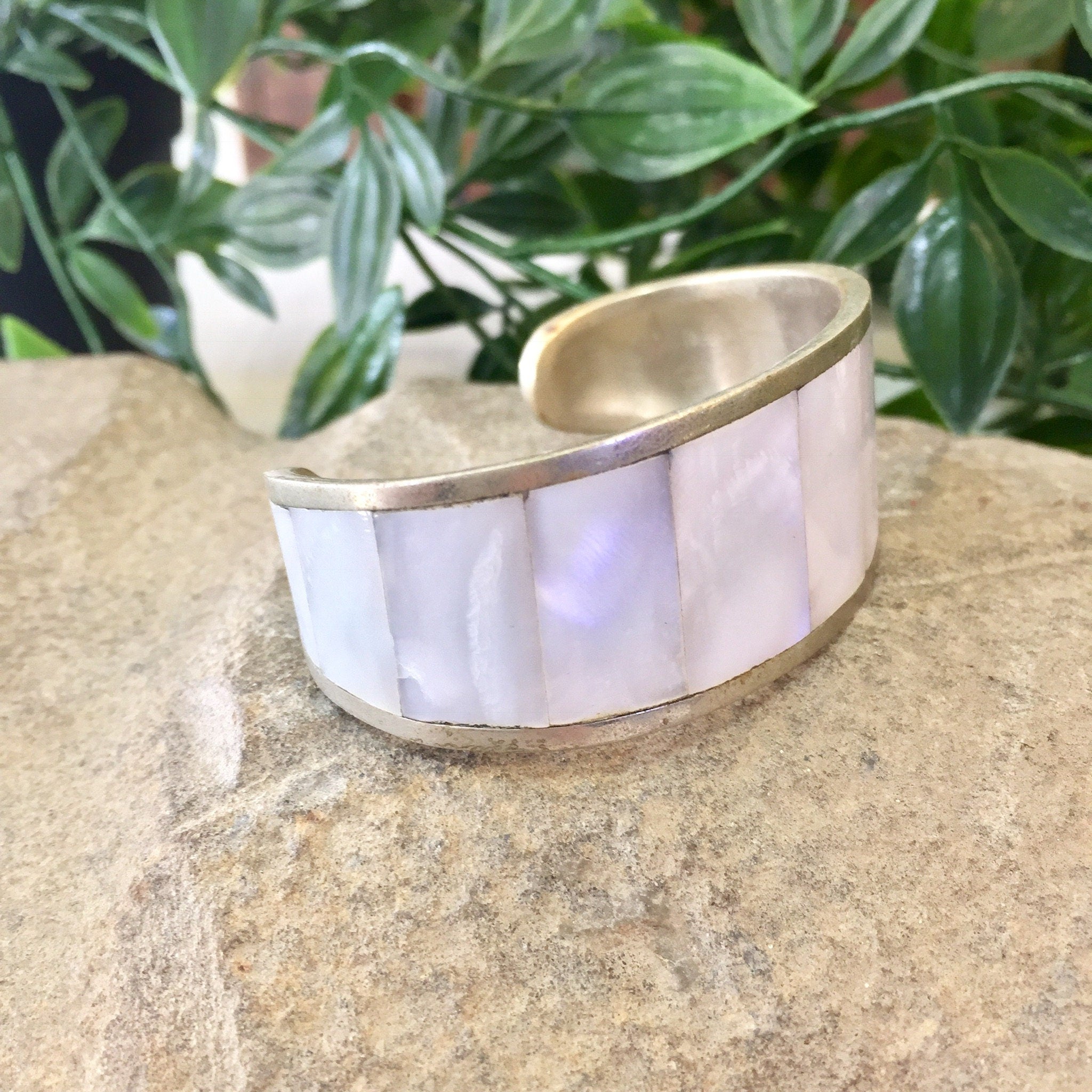 Vintage Cuff Bracelet, Brass Bracelet, Mother Of Pearl, Inlayed Stone, Brass Cuff, White, Gold, Brass, Vintage Jewelry, Gift for Mom,