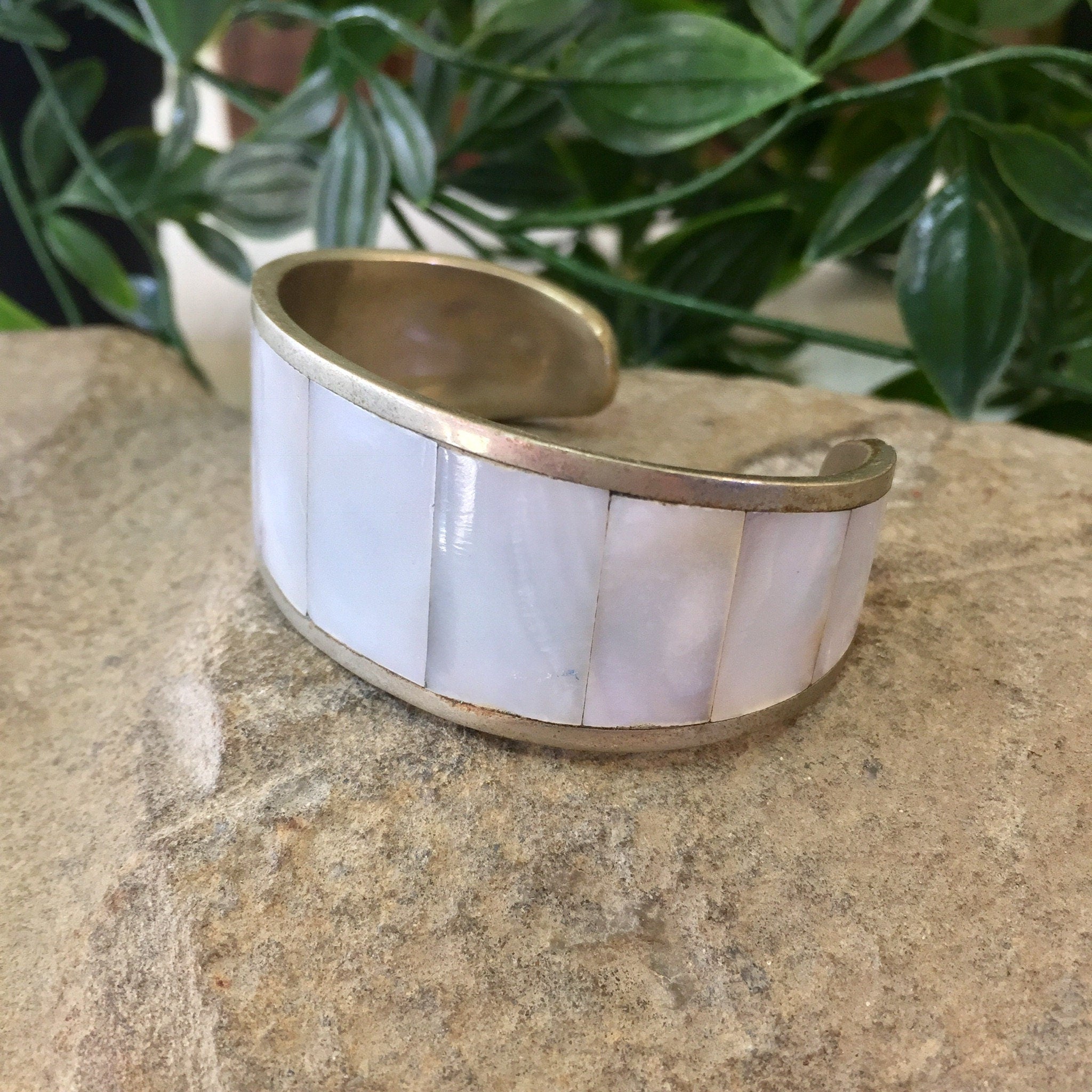 Vintage Cuff Bracelet, Brass Bracelet, Mother Of Pearl, Inlayed Stone, Brass Cuff, White, Gold, Brass, Vintage Jewelry, Gift for Mom,
