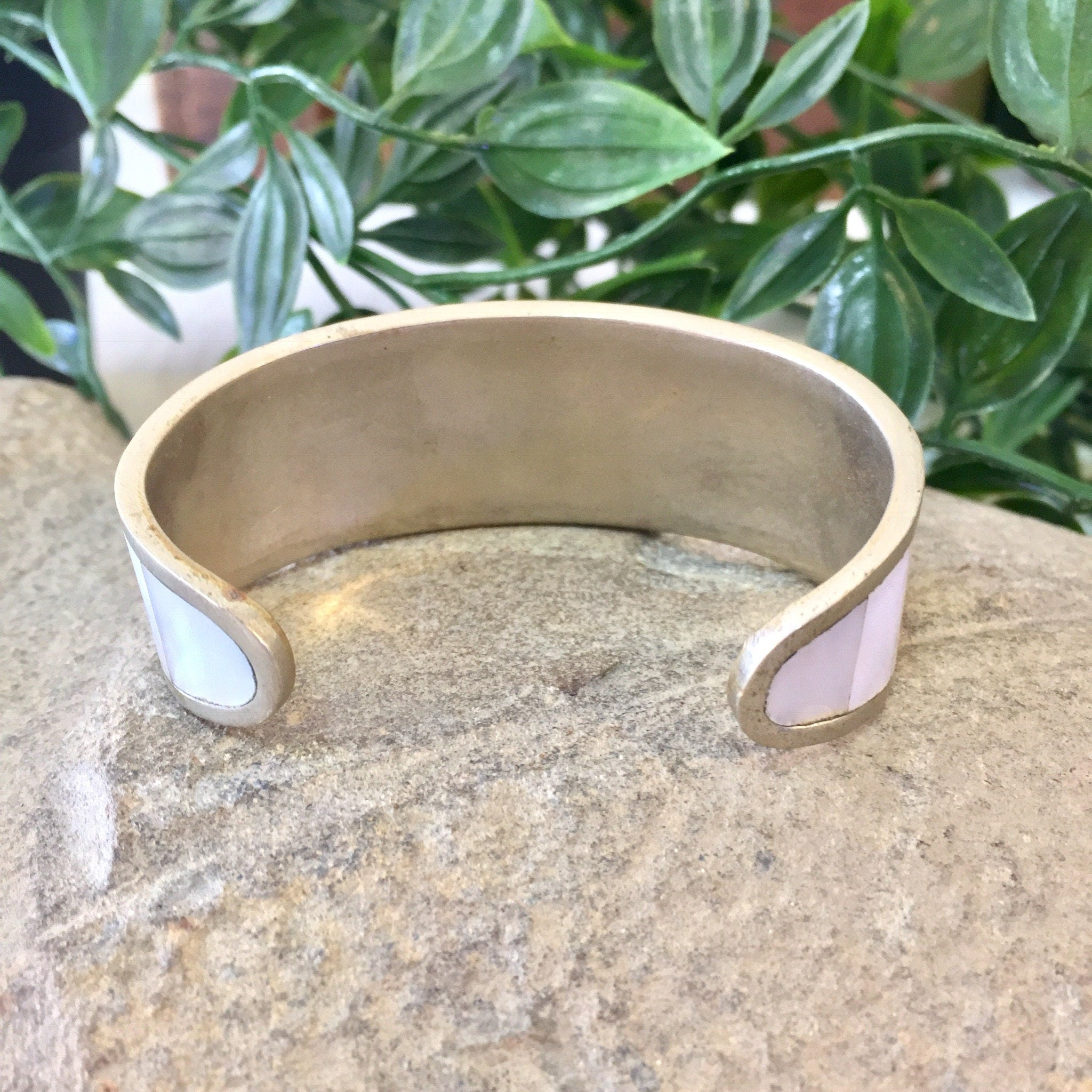 Vintage Cuff Bracelet, Brass Bracelet, Mother Of Pearl, Inlayed Stone, Brass Cuff, White, Gold, Brass, Vintage Jewelry, Gift for Mom,